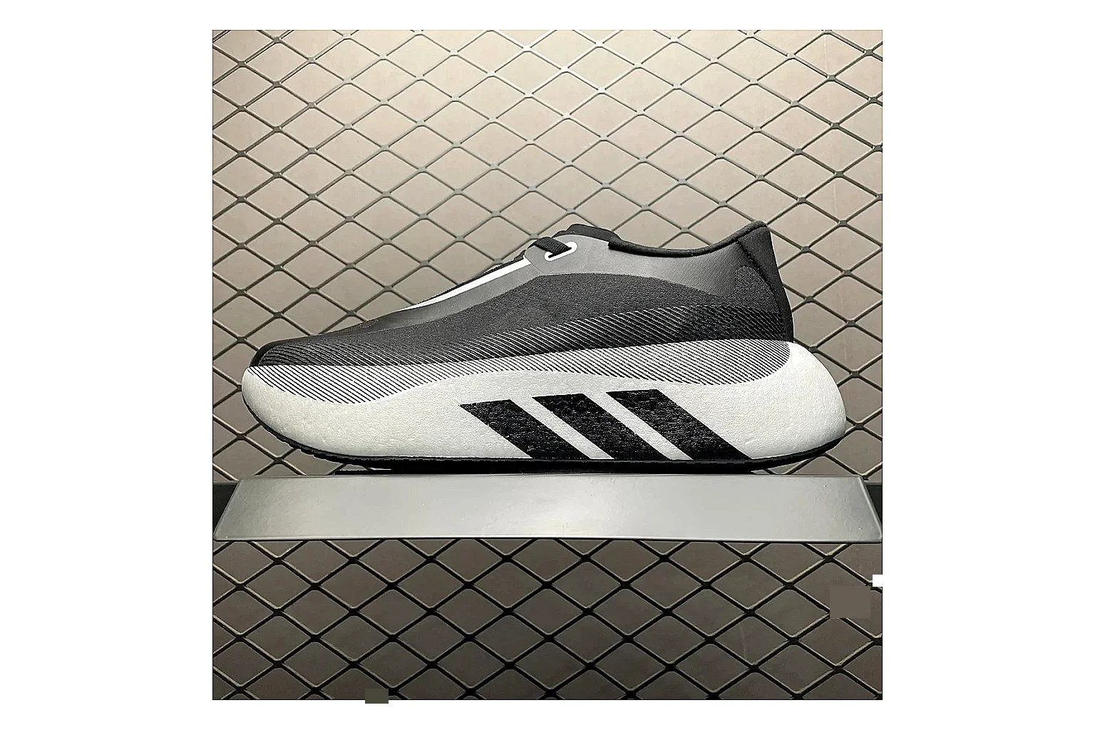 Adidas Adistar Cushion Grey Black comparison signal photo with black grey adistar cushion runner with mixed upper and runner shape