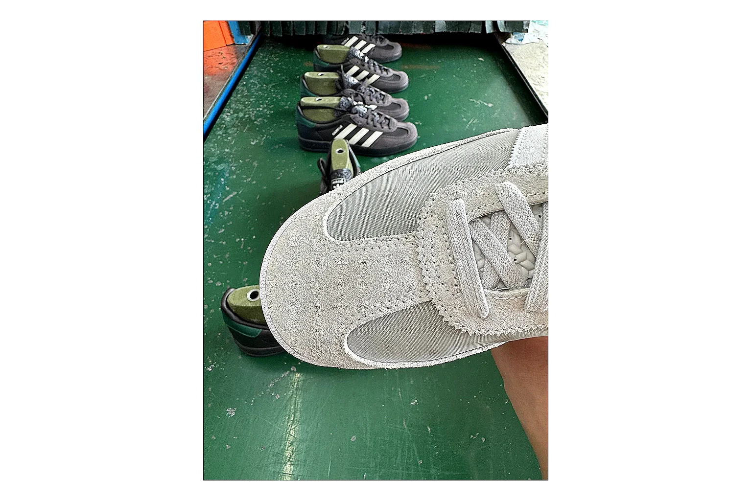 Adidas SL 72 RS White Grey comparison signal photo with white grey sl 72 rs retro runner with mixed upper and runner shape thumbnail 3
