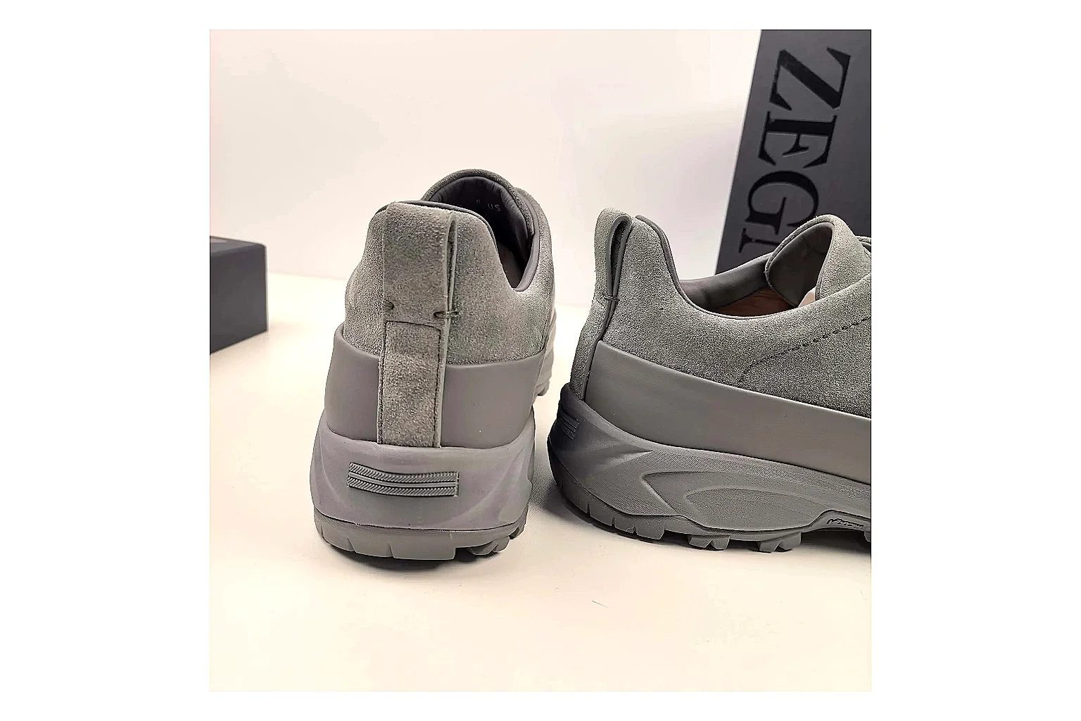 kakoscout.com Adidas Yeezy Slip On Gray comparison signal card six-photo gallery thumbnail 5