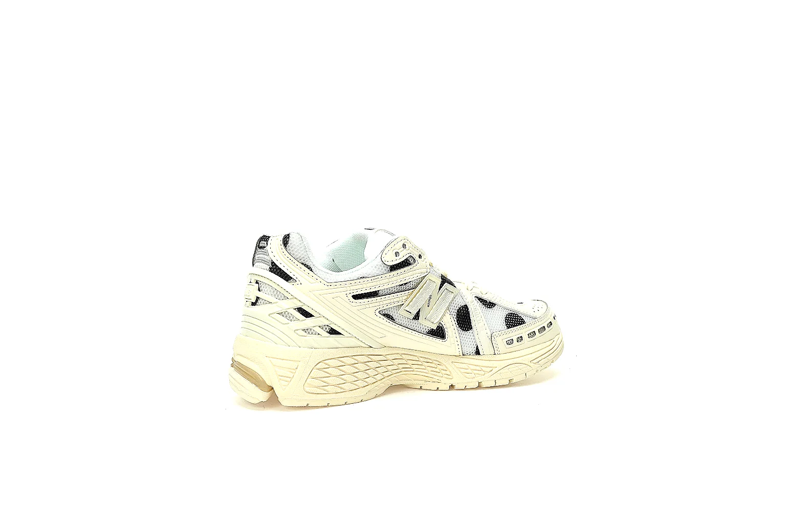 Kako Scout comparison images for Asics Cream Black Gel Runner Sneaker thumbnail 2