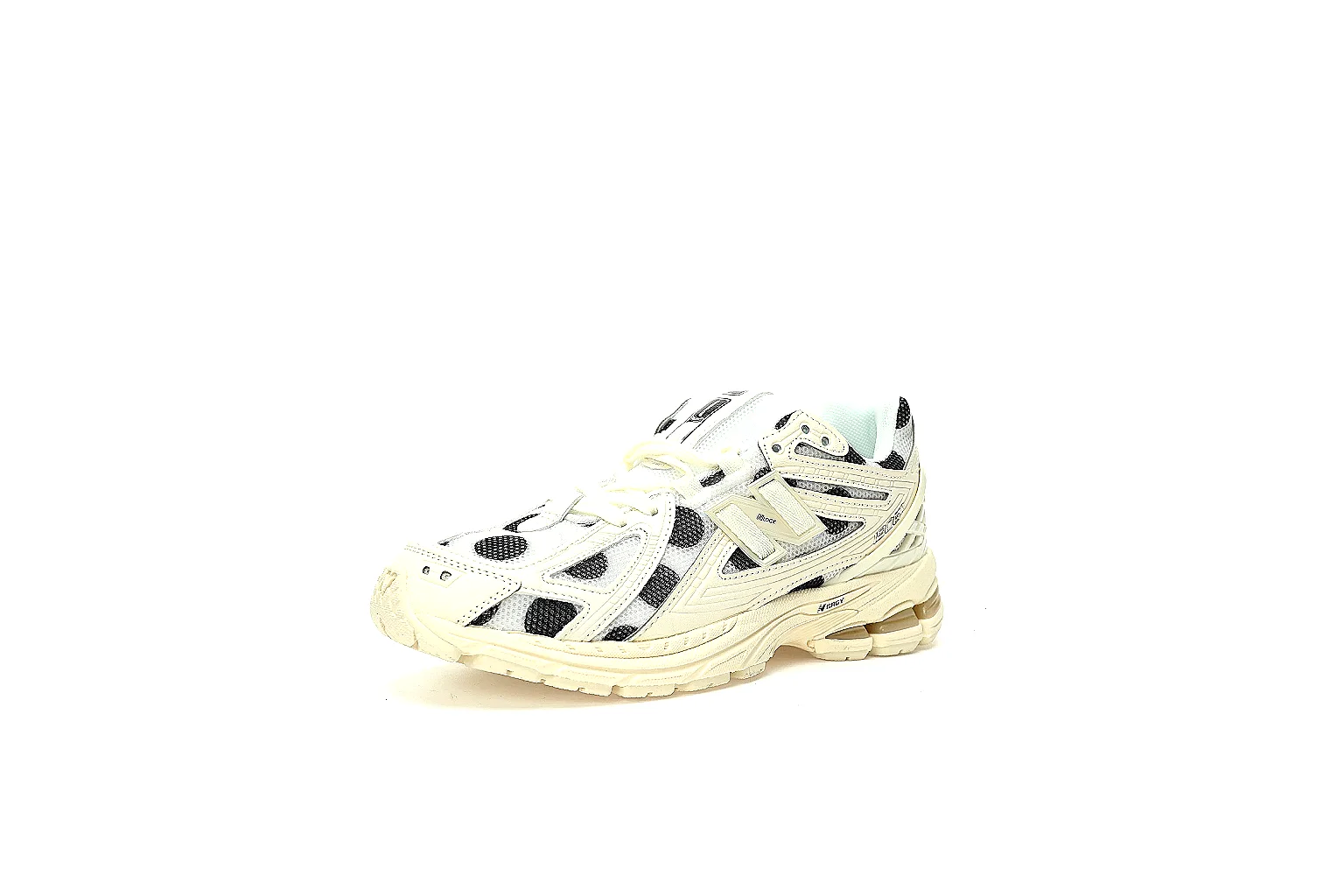 Kako Scout comparison images for Asics Cream Black Gel Runner Sneaker thumbnail 6