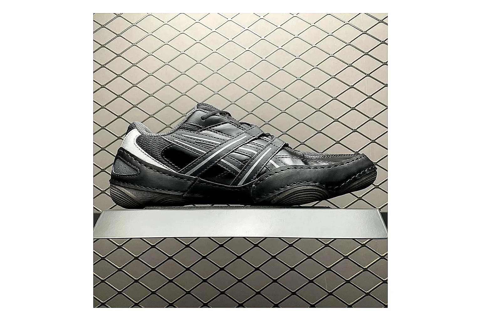 Asics Gel-Kahana Black Silver comparison signal photo with black silver gel-kahana trail runner with mixed upper and trail shape thumbnail 2