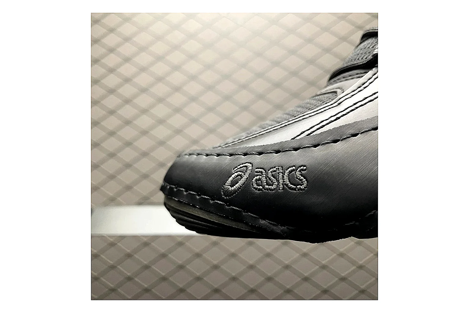 Asics Gel-Kahana Black Silver comparison signal photo with black silver gel-kahana trail runner with mixed upper and trail shape thumbnail 5