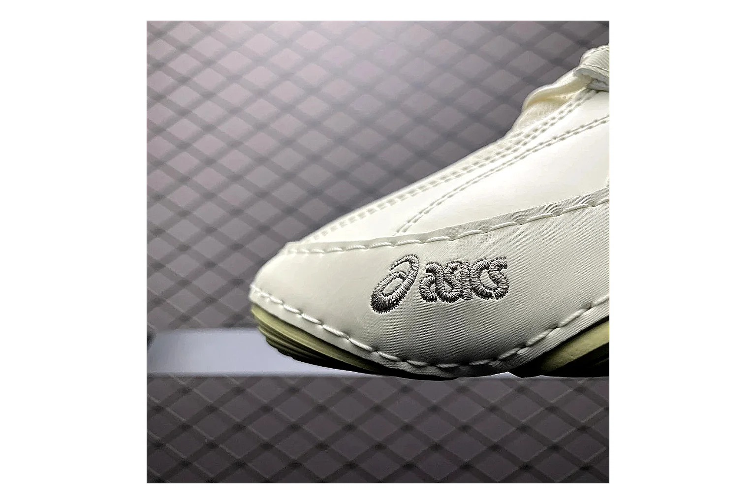 Asics Gel-Kahana Cream Silver comparison signal photo with silver cream gel-kahana trail runner with mixed upper and trail shape thumbnail 5