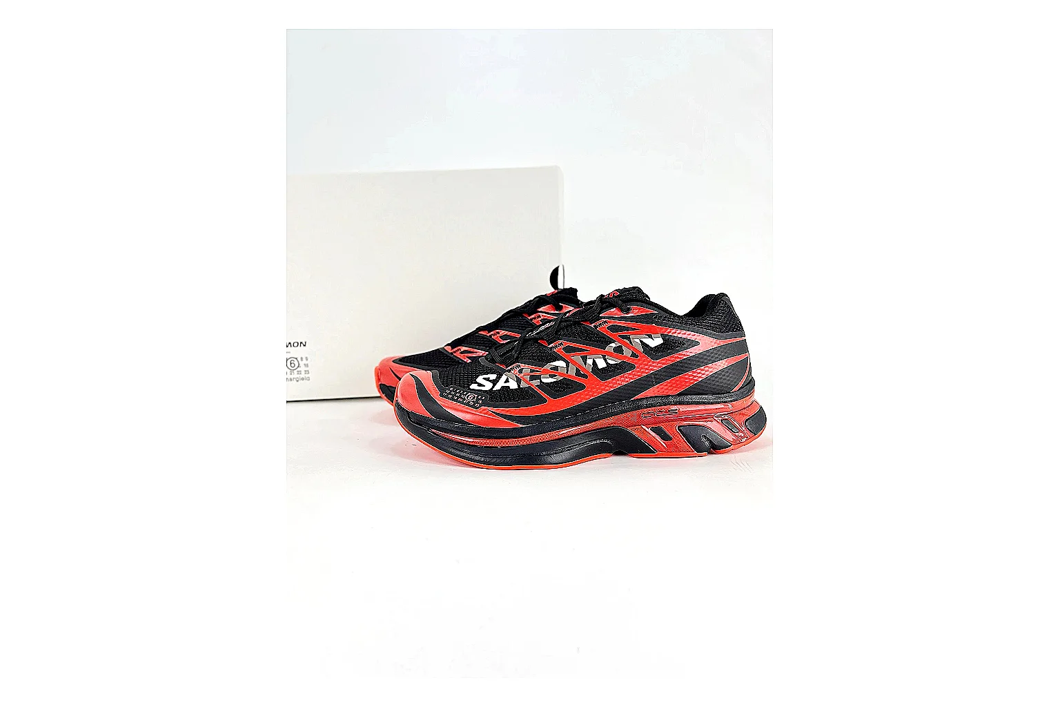 kakoscout.com Asics Gel Kayano Black Red comparison signal card six-photo gallery thumbnail 2