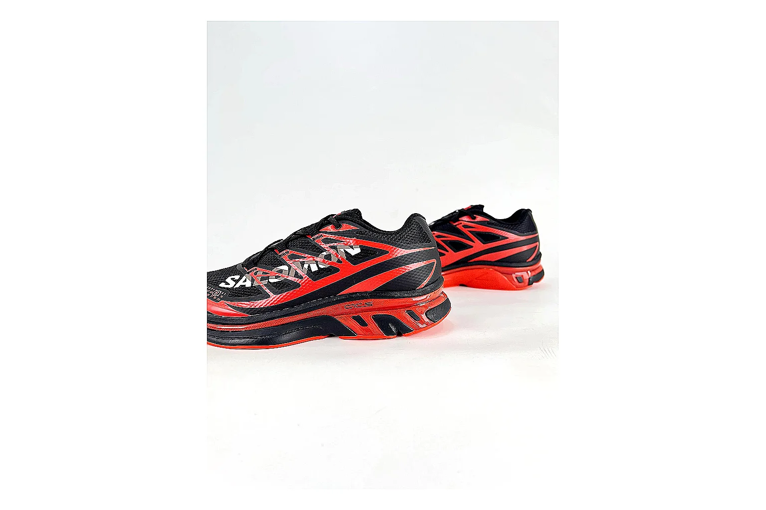 kakoscout.com Asics Gel Kayano Black Red comparison signal card six-photo gallery thumbnail 5