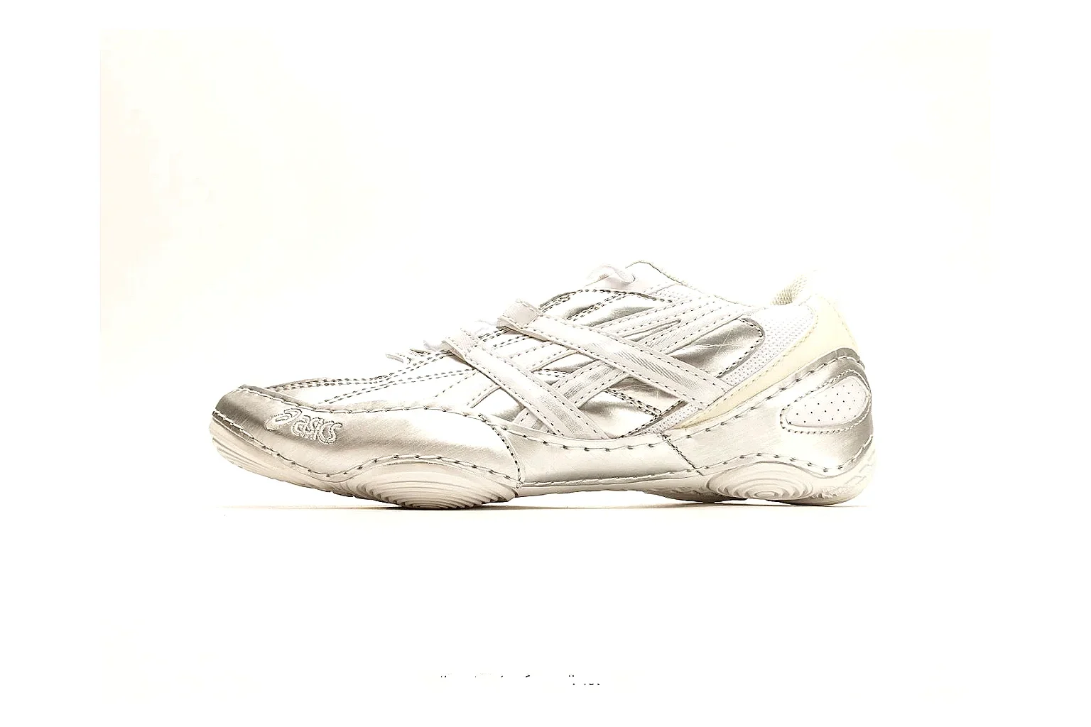 Asics Gel Runner Cream comparison photo showing cream mesh-leather runner upper, layered Asics panels, retro running shape, and cushioned sole