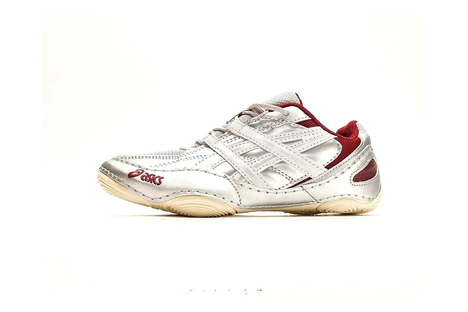 Asics Gel Runner White Red comparison photo showing white mesh-leather runner upper, red Asics accents, retro gel-runner shape, and cushioned sole
