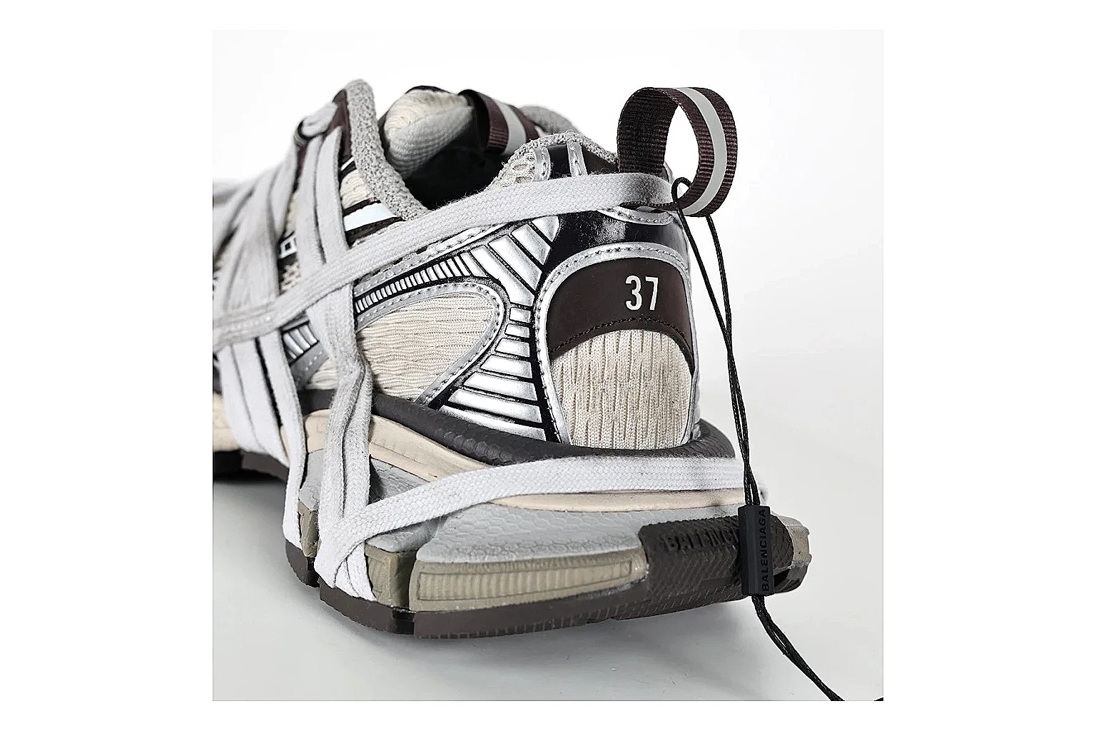 kakoscout.com Balenciaga Track Cage White Gray comparison signal card six-photo gallery thumbnail 3