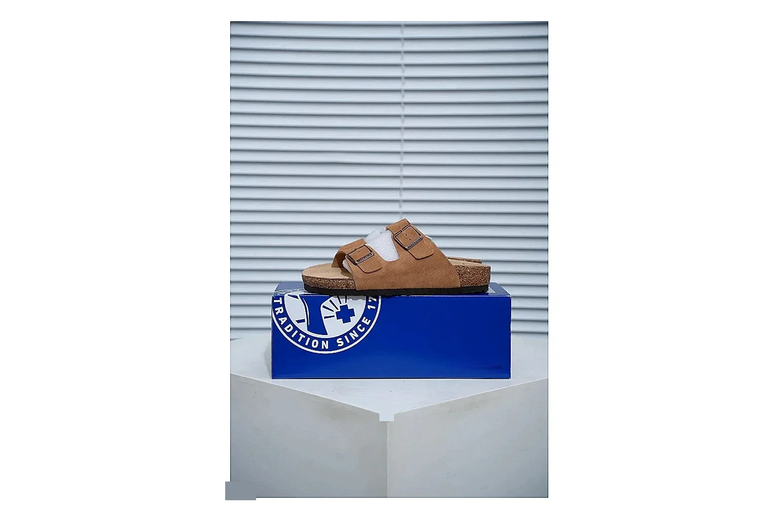 Birkenstock Arizona Tan Cork Slide comparison signal image with warm brown upper, adjustable buckles and contoured footbed for easy casual outfits
