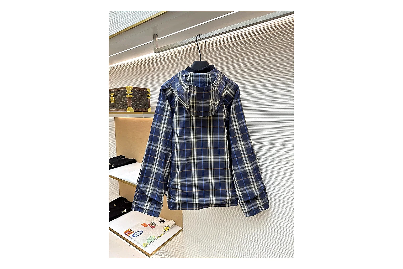 Burberry Reversible Hooded Jacket Navy Check Jacket comparison signal photo with navy reversible hooded check jacket with nylon-cotton texture, hood structure, zipper line, sleeve cuffs, and light shell shape thumbnail 5