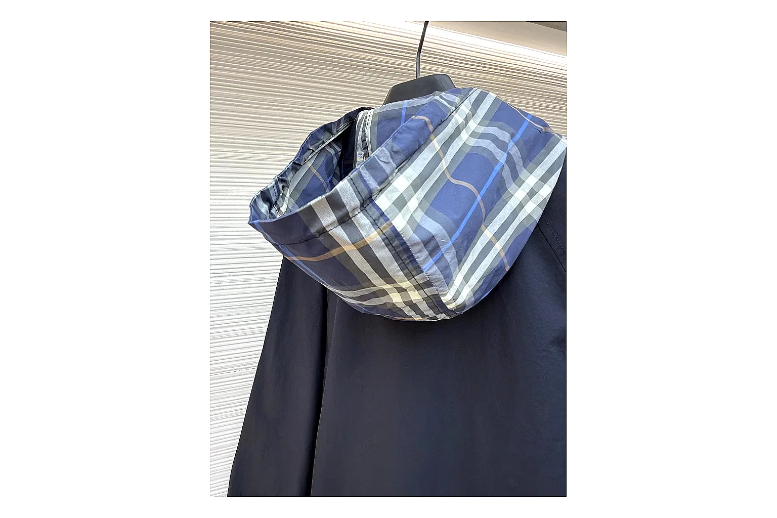 Burberry Reversible Hooded Jacket Navy Check Jacket comparison signal photo with navy reversible hooded check jacket with nylon-cotton texture, hood structure, zipper line, sleeve cuffs, and light shell shape thumbnail 6