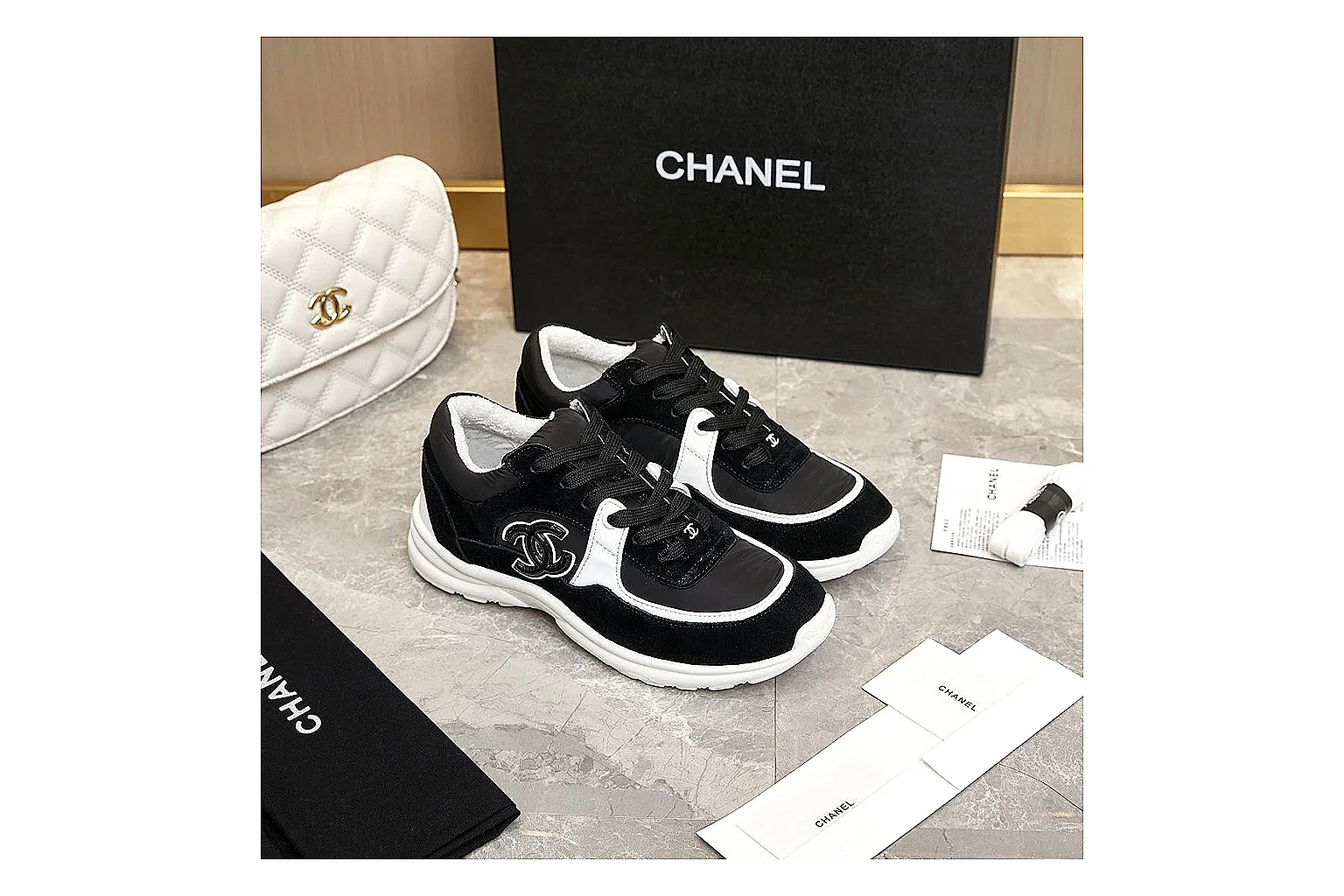 kakoscout.com Chanel Black White CC Runner 2802 Black White runner product image thumbnail 2