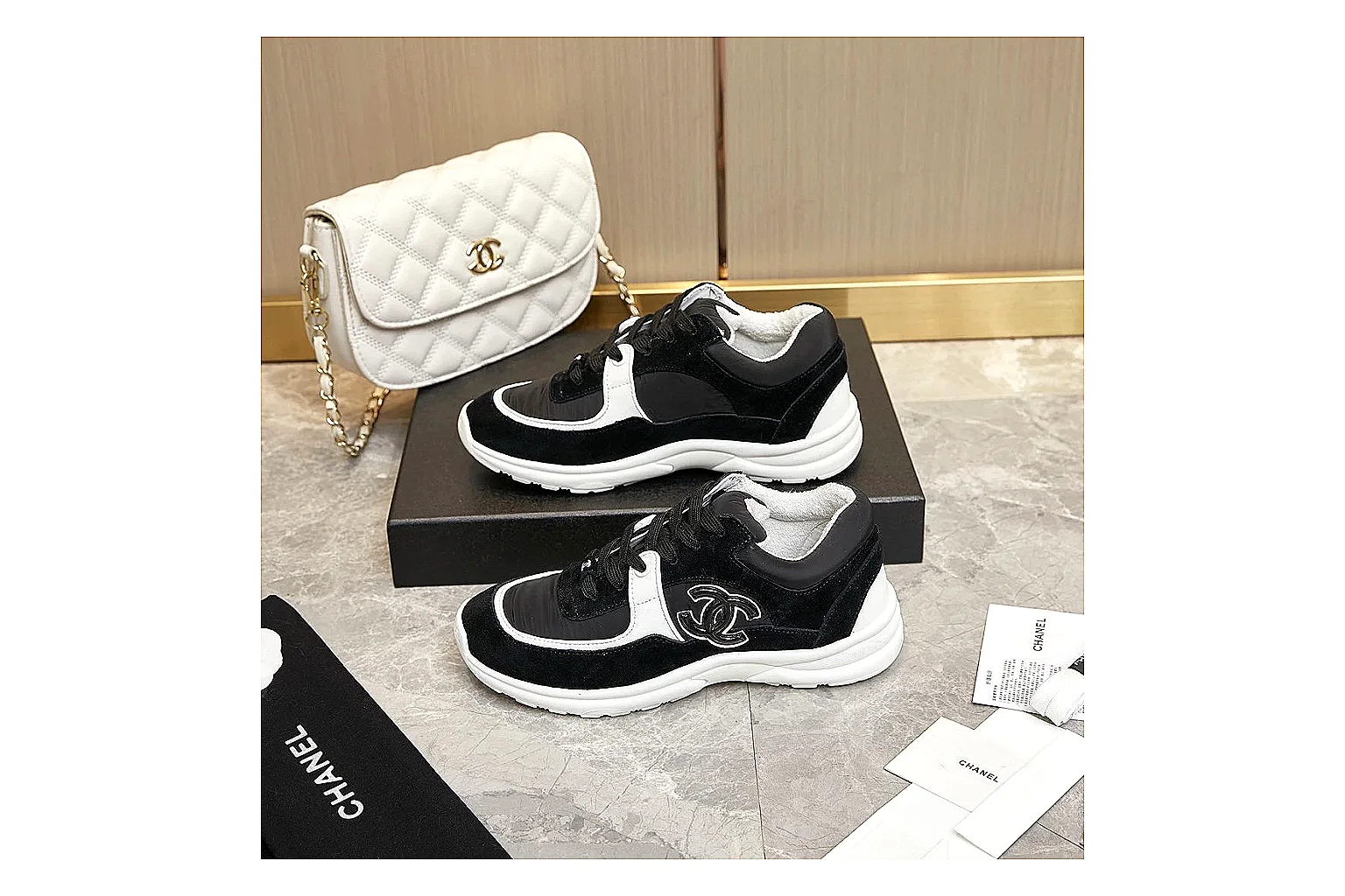 kakoscout.com Chanel Black White CC Runner 2802 Black White runner product image thumbnail 3