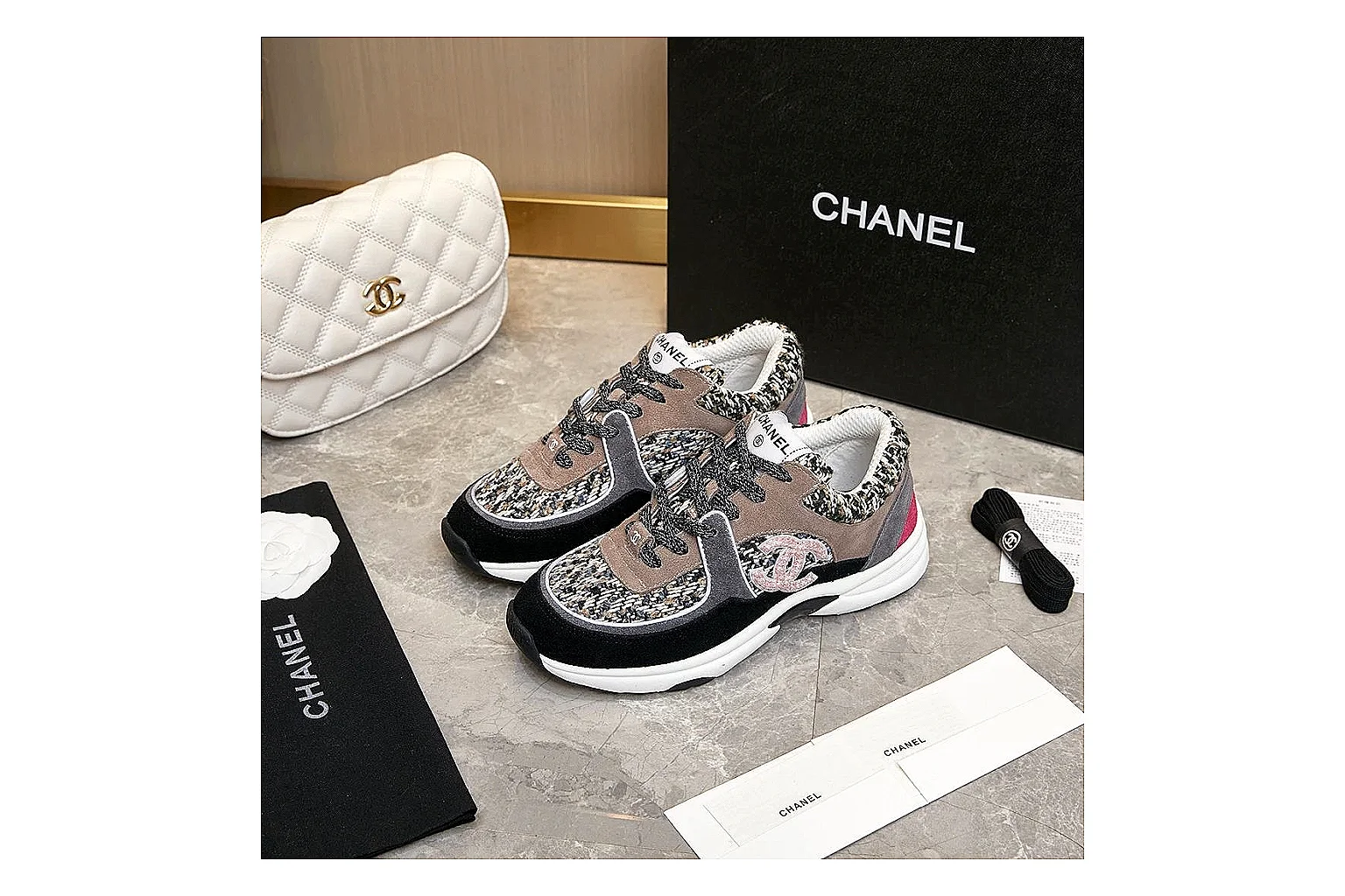 kakoscout.com Chanel Grey Pink CC Runner 2853 Grey Pink runner product image thumbnail 2