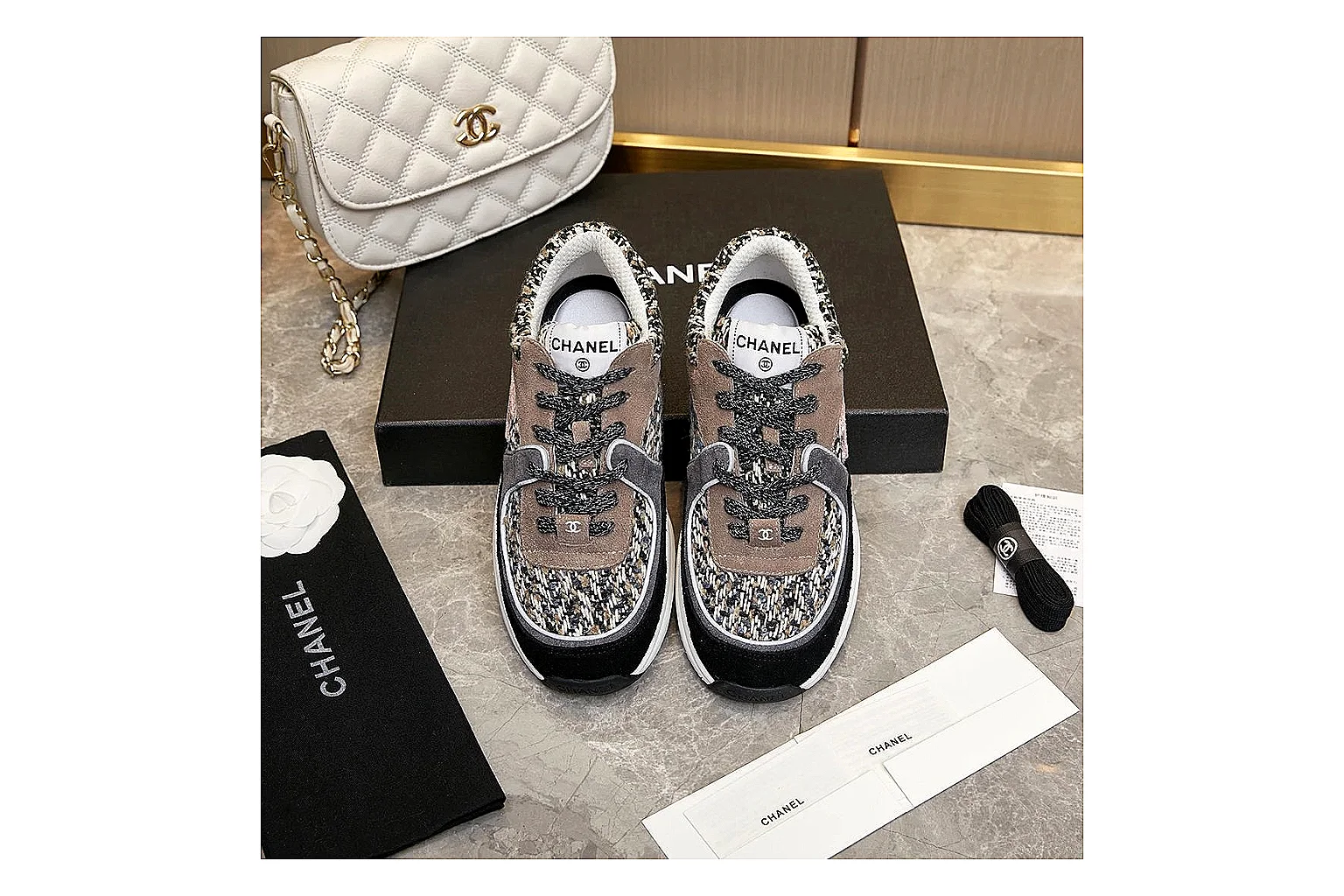 kakoscout.com Chanel Grey Pink CC Runner 2853 Grey Pink runner product image thumbnail 3