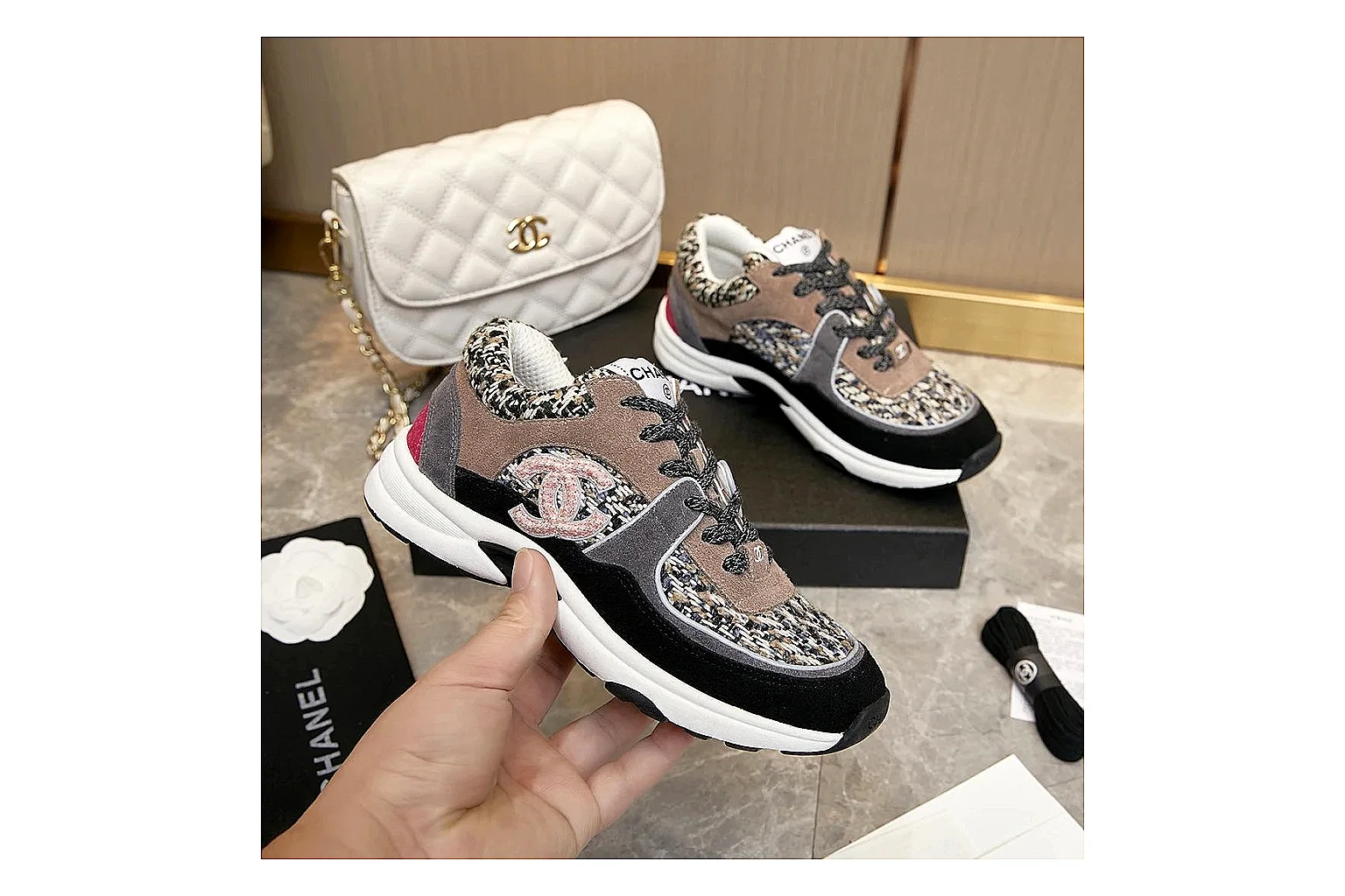 kakoscout.com Chanel Grey Pink CC Runner 2853 Grey Pink runner product image thumbnail 4
