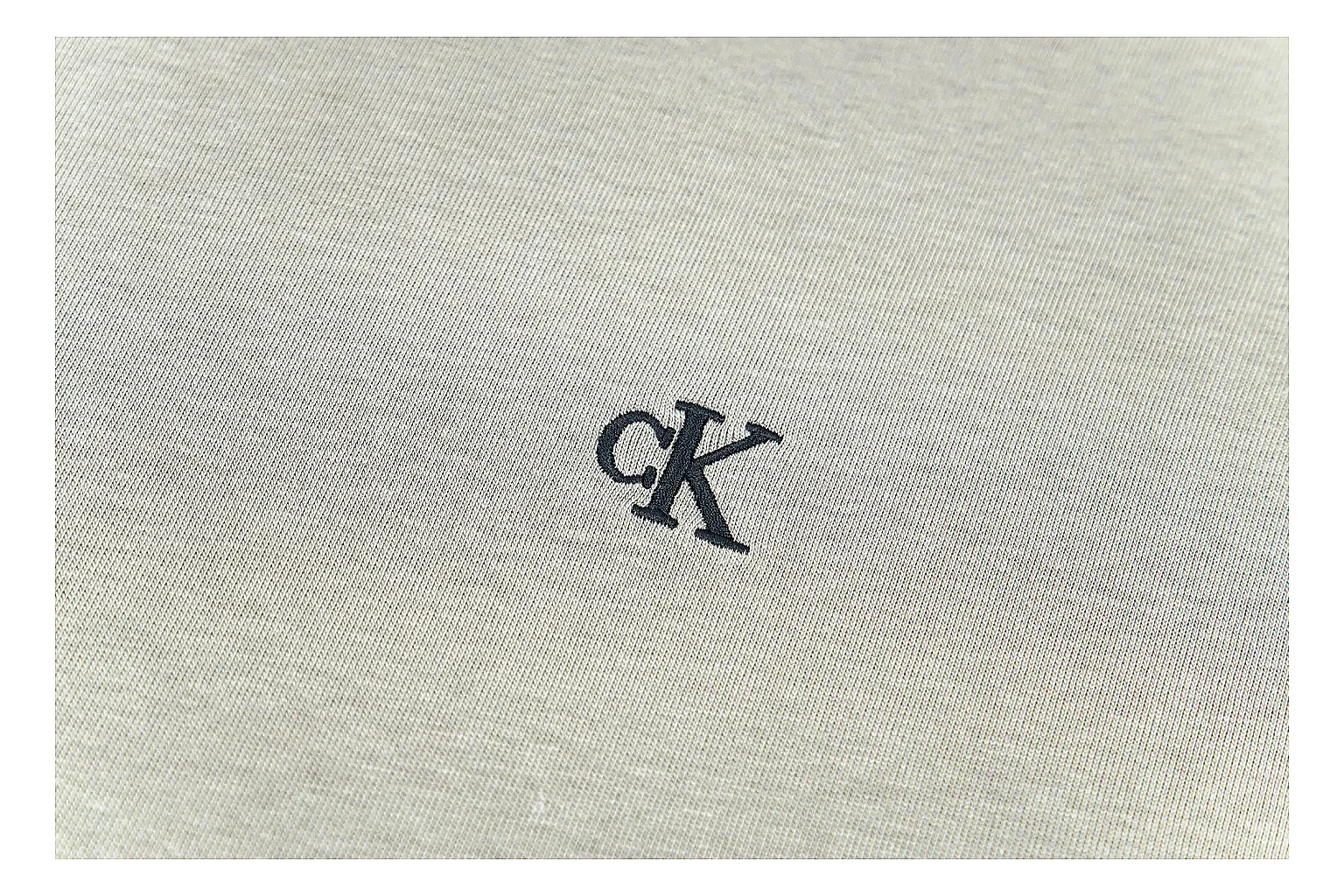 kakoscout.com Calvin Klein Grey Small Logo Logo Tee 0554 Grey Small Logo short-sleeve-tee product image thumbnail 3