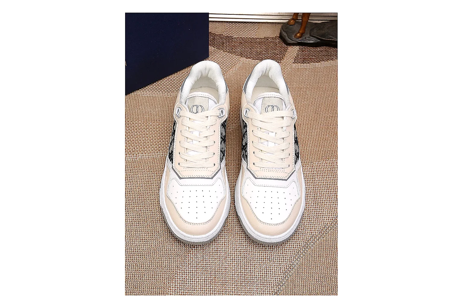 kakoscout.com Dior B30 White Gray comparison signal card six-photo gallery thumbnail 3