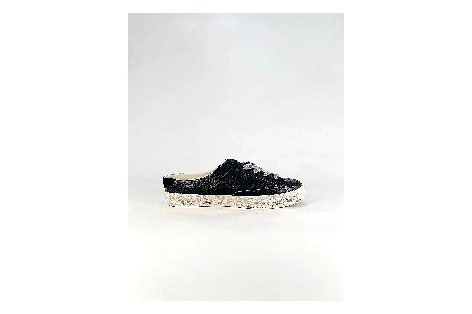 GGDB Super-Star Black White Sneakers comparison signal photo with black white distressed low-top sneakers with leather texture, side-profile shape, upper panel lines, and outsole detail thumbnail 4