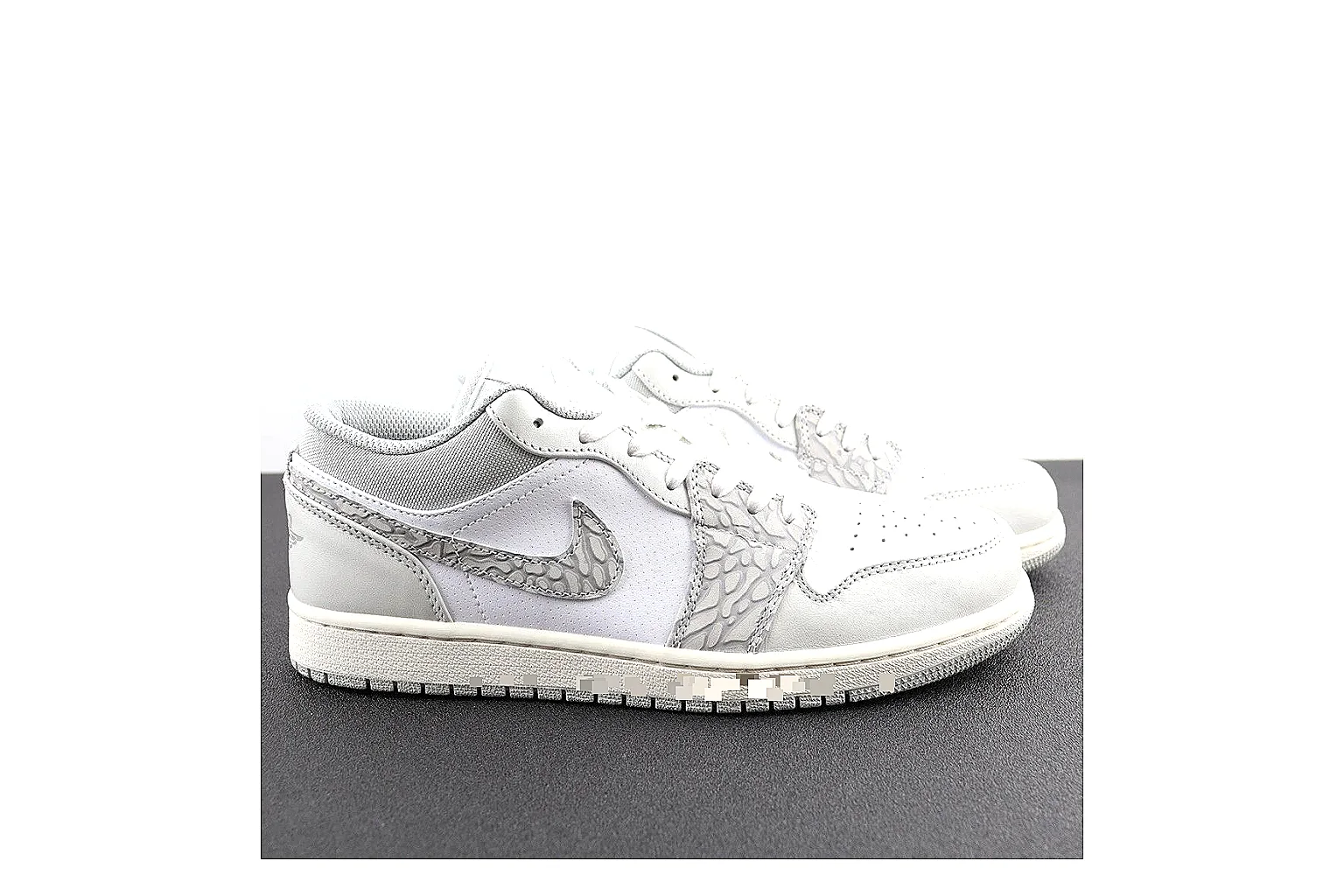 kakoscout.com Jordan Air Jordan 1 Low White Gray comparison signal card six-photo gallery thumbnail 2