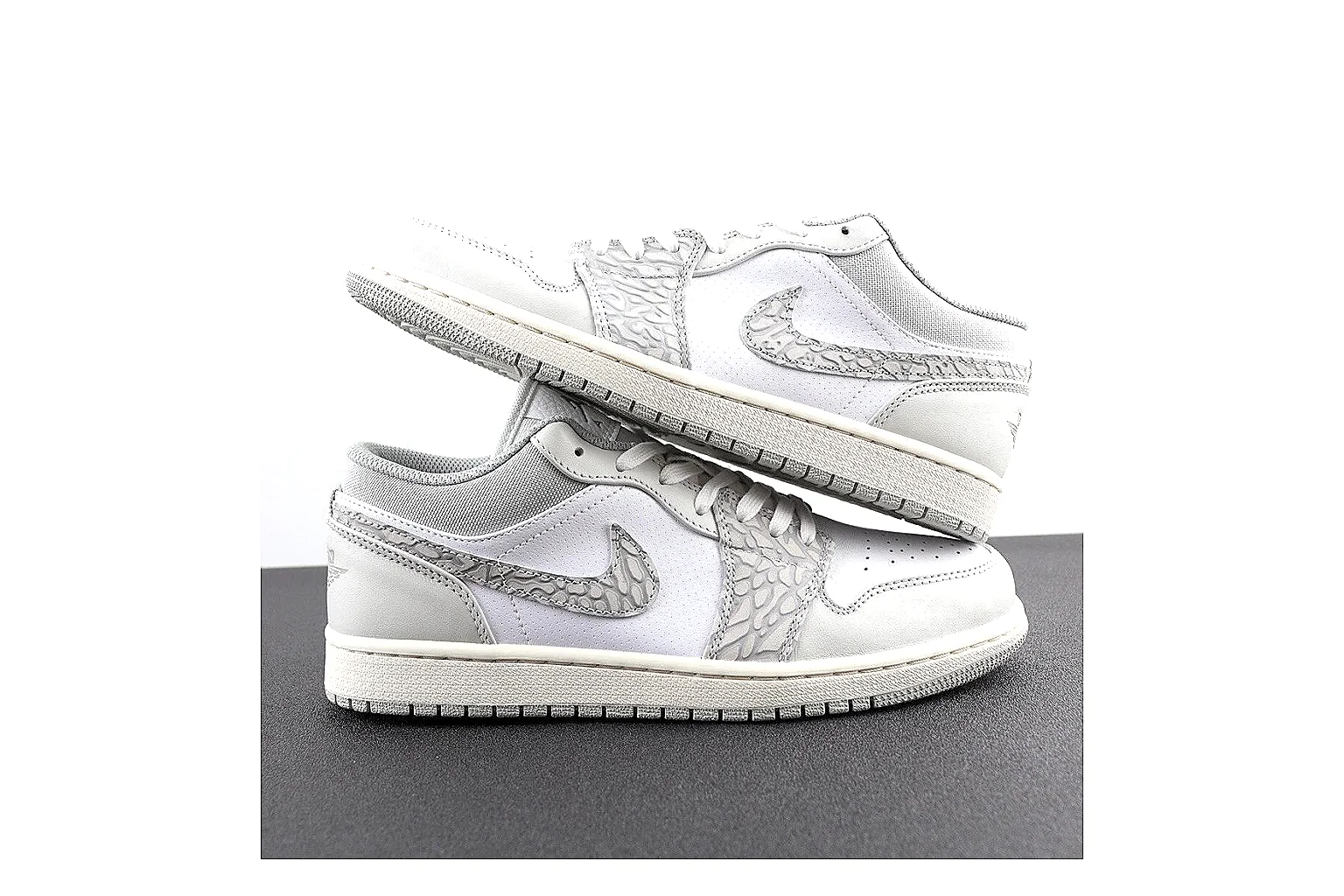 kakoscout.com Jordan Air Jordan 1 Low White Gray comparison signal card six-photo gallery thumbnail 3