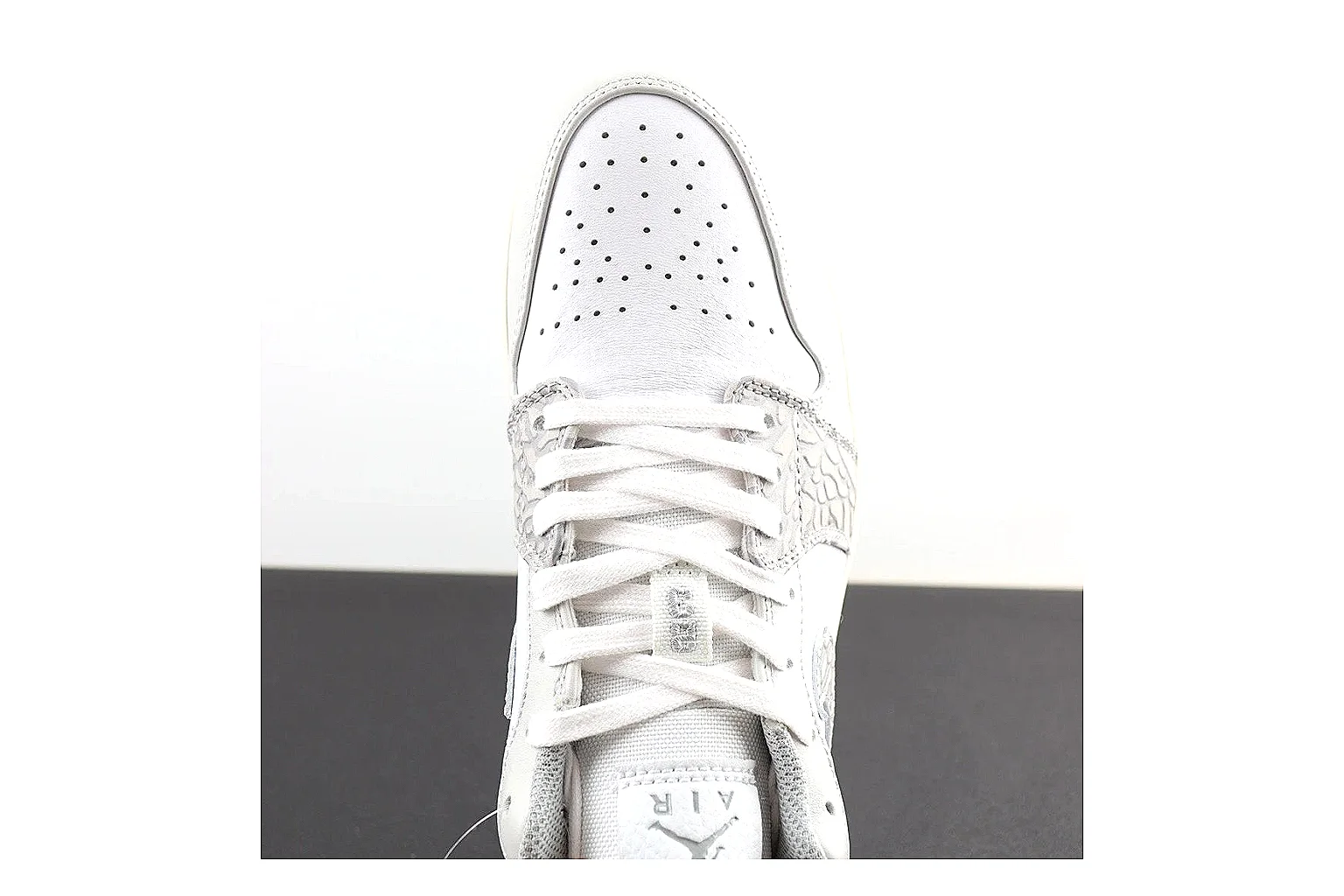 kakoscout.com Jordan Air Jordan 1 Low White Gray comparison signal card six-photo gallery thumbnail 4