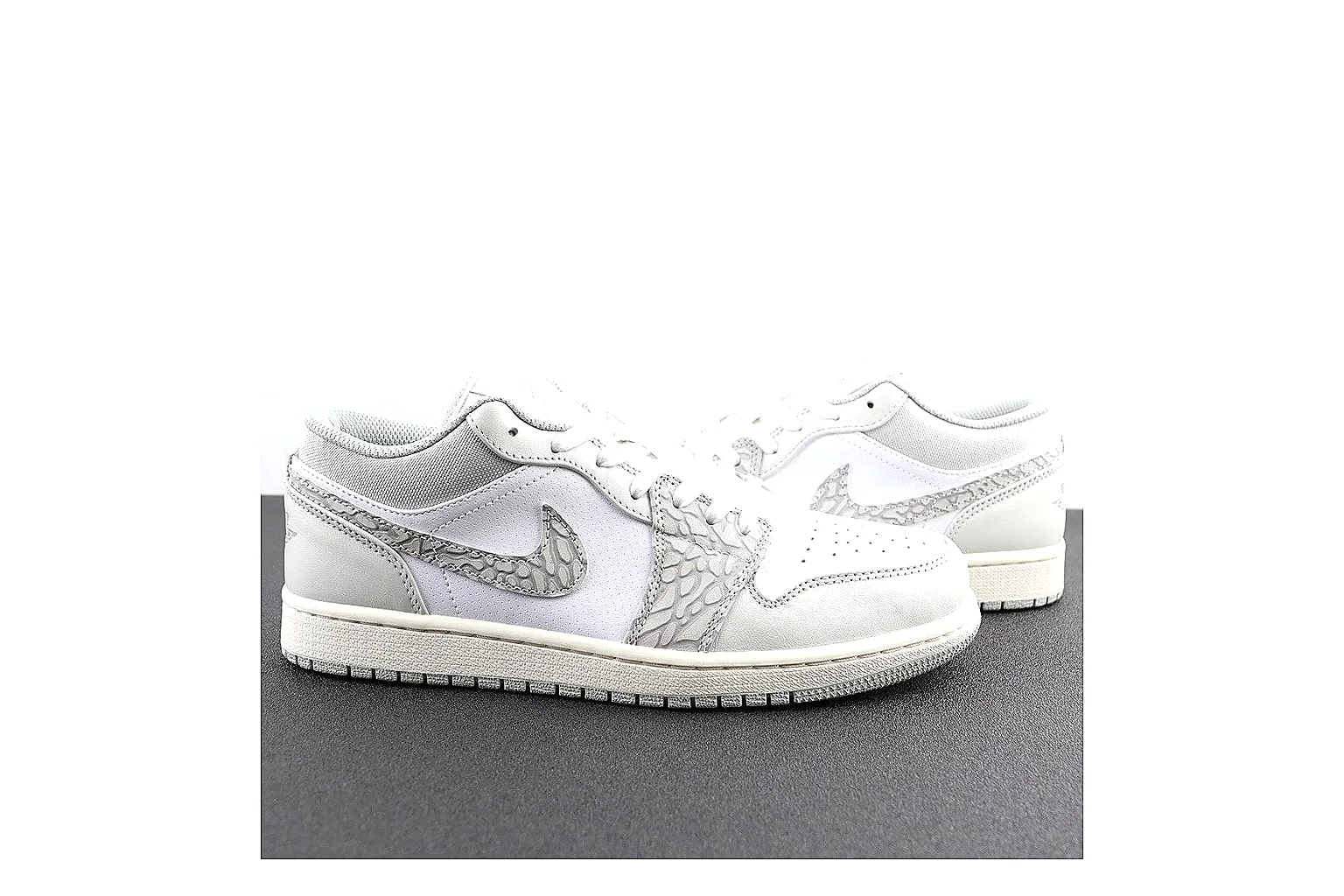 kakoscout.com Jordan Air Jordan 1 Low White Gray comparison signal card six-photo gallery thumbnail 6