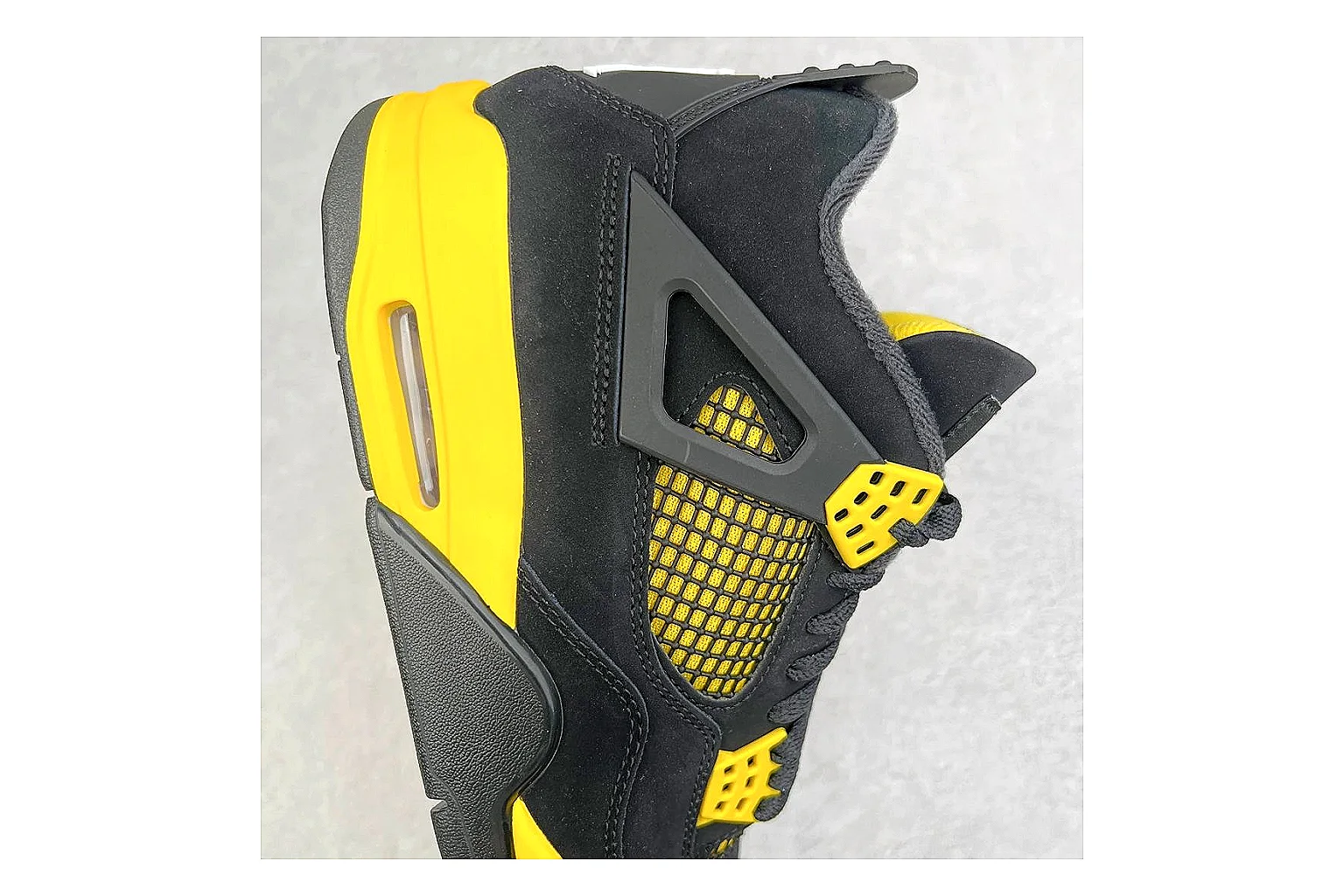 kakoscout.com Jordan Air Jordan 4 Black Yellow comparison signal card six-photo gallery thumbnail 5