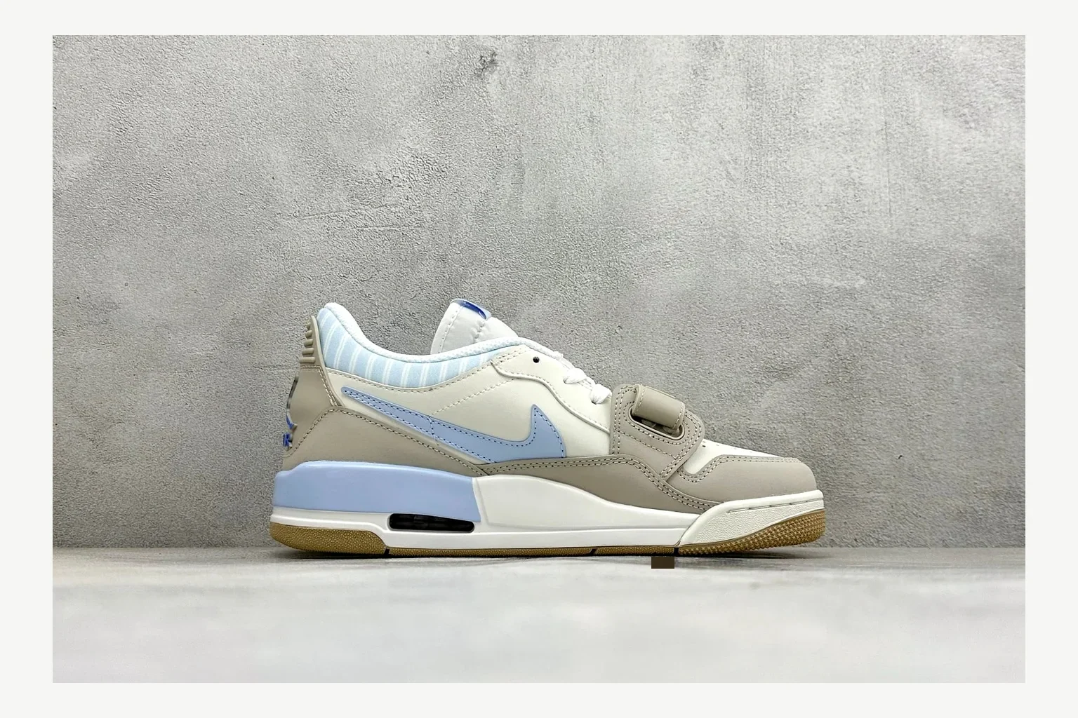 Jordan Air Jordan 4 Blue Sneaker comparison signal photo with white blue air jordan 4 retro with mixed-material upper and low-profile shape