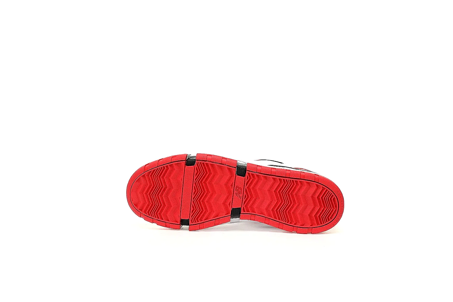 Kako Scout comparison images for Jordan White Red Black High Retro Sneaker thumbnail 4