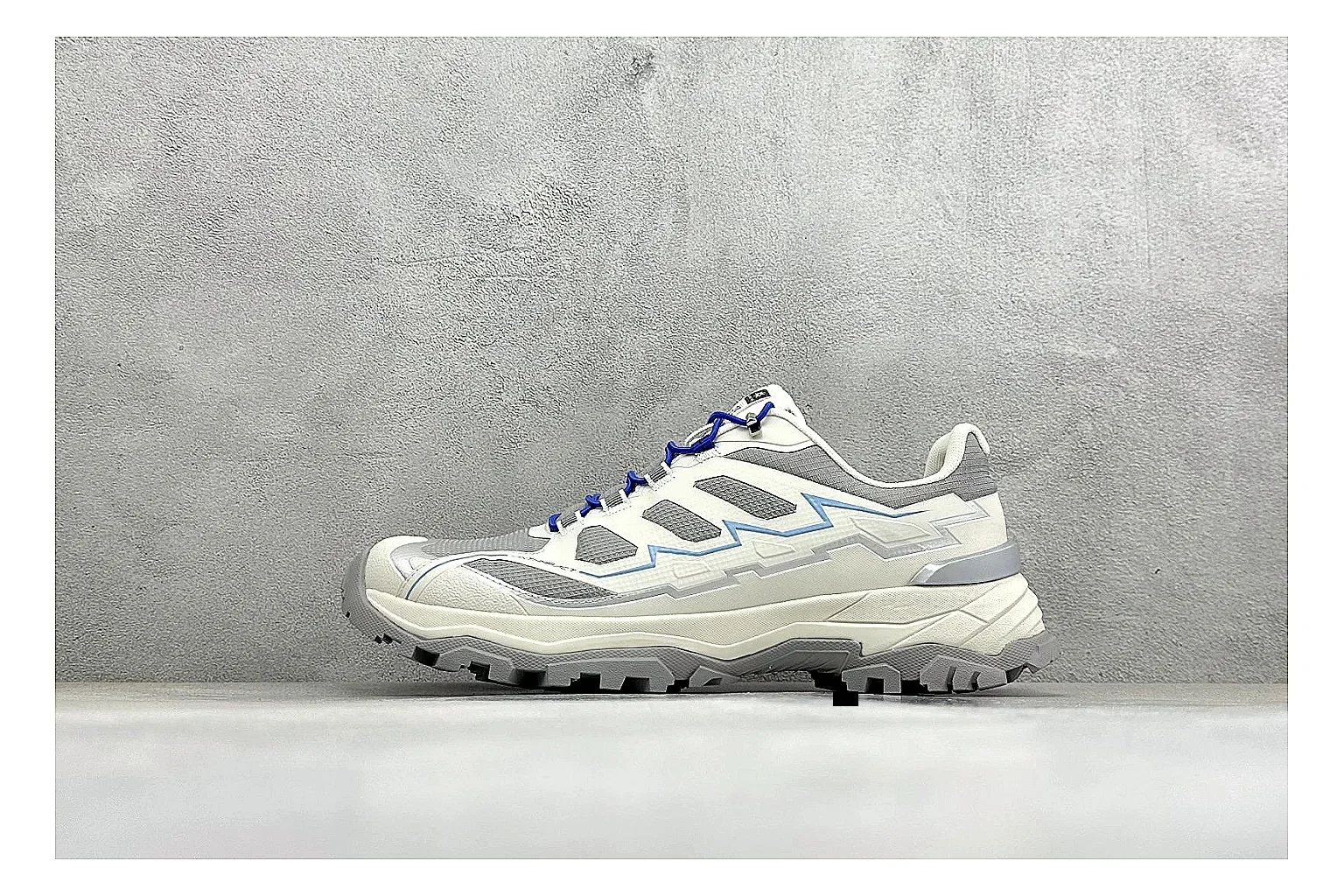 Kailas Fuga 5 White Blue comparison photo showing white trail upper, blue accents, Vibram outsole, and protective technical running build