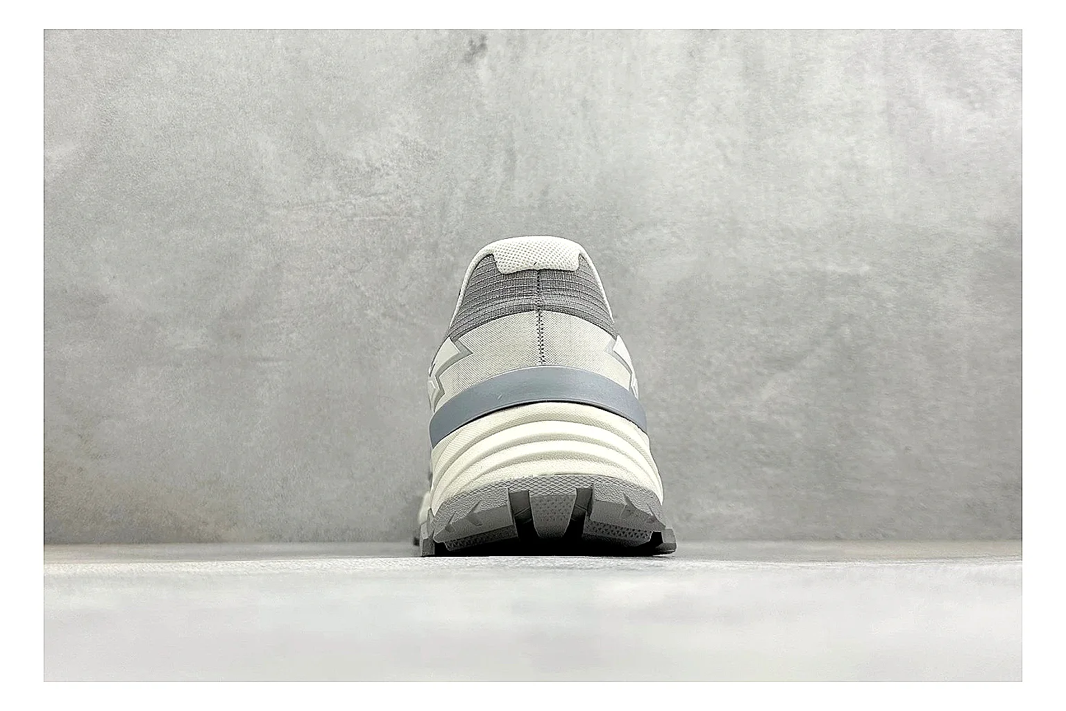 Kailas Fuga 5 White Blue comparison photo showing white trail upper, blue accents, Vibram outsole, and protective technical running build thumbnail 3