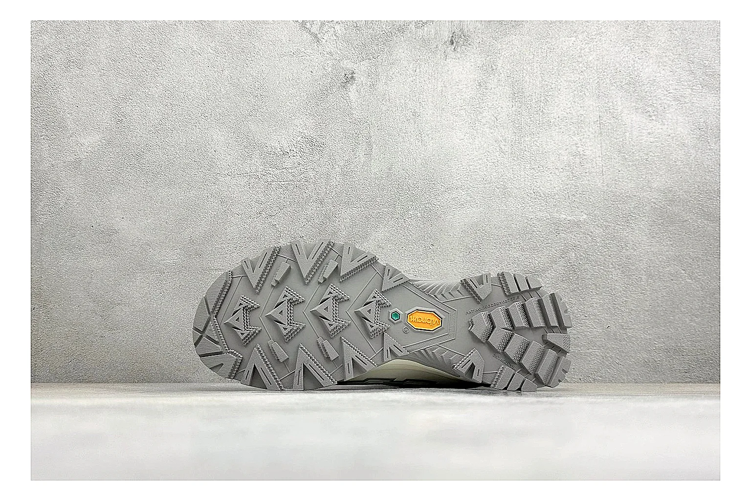 Kailas Fuga 5 White Blue comparison photo showing white trail upper, blue accents, Vibram outsole, and protective technical running build thumbnail 4