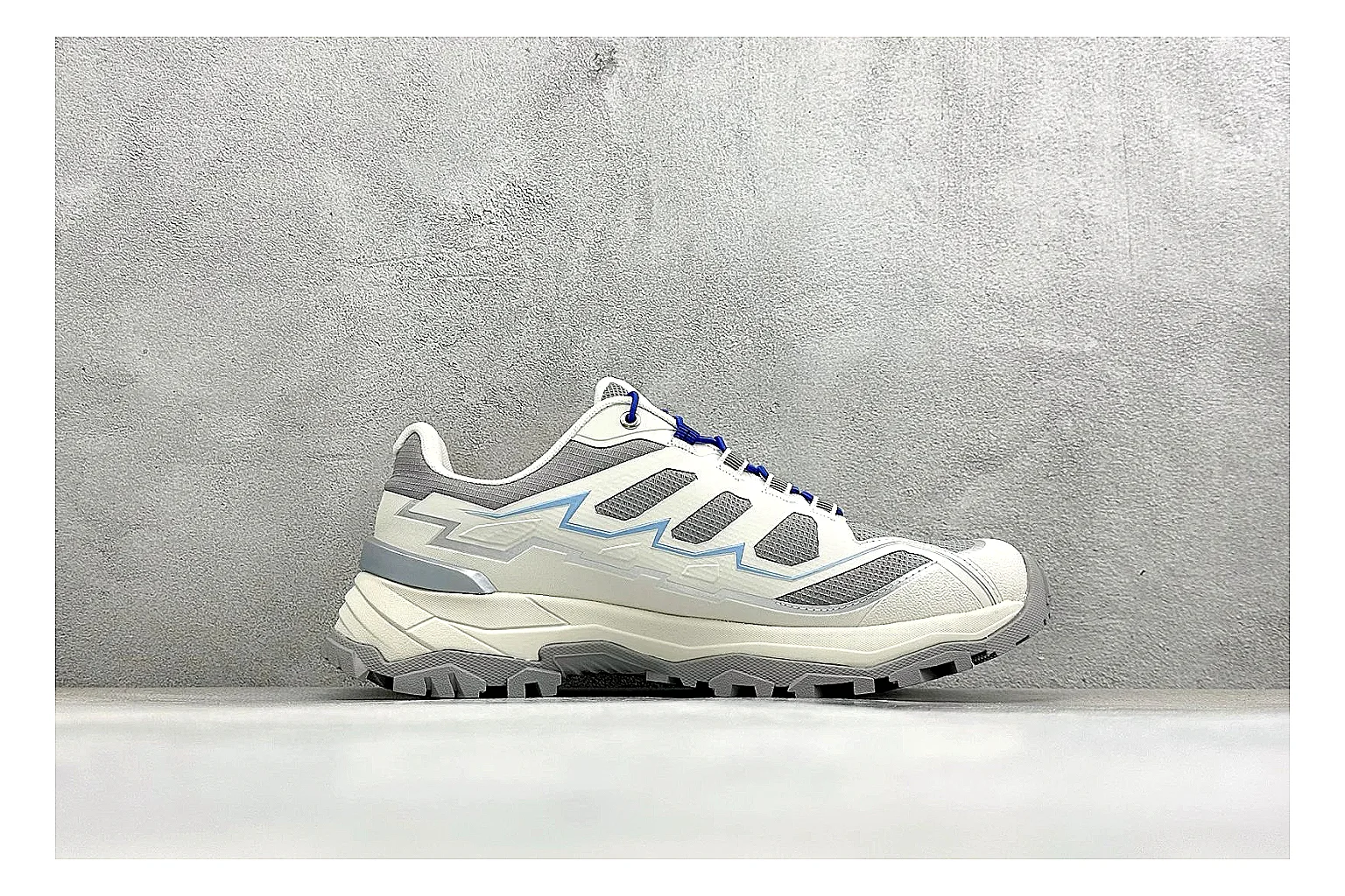 Kailas Fuga 5 White Blue comparison photo showing white trail upper, blue accents, Vibram outsole, and protective technical running build thumbnail 6