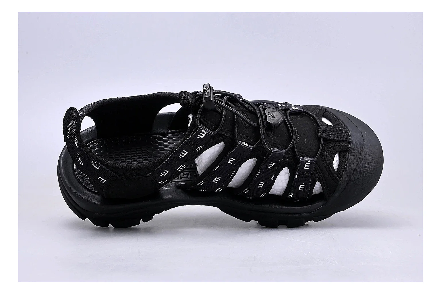 KEEN Zerraport Black Sandal comparison signal photo with black zerraport outdoor sandal with mixed upper and sandal shape thumbnail 2