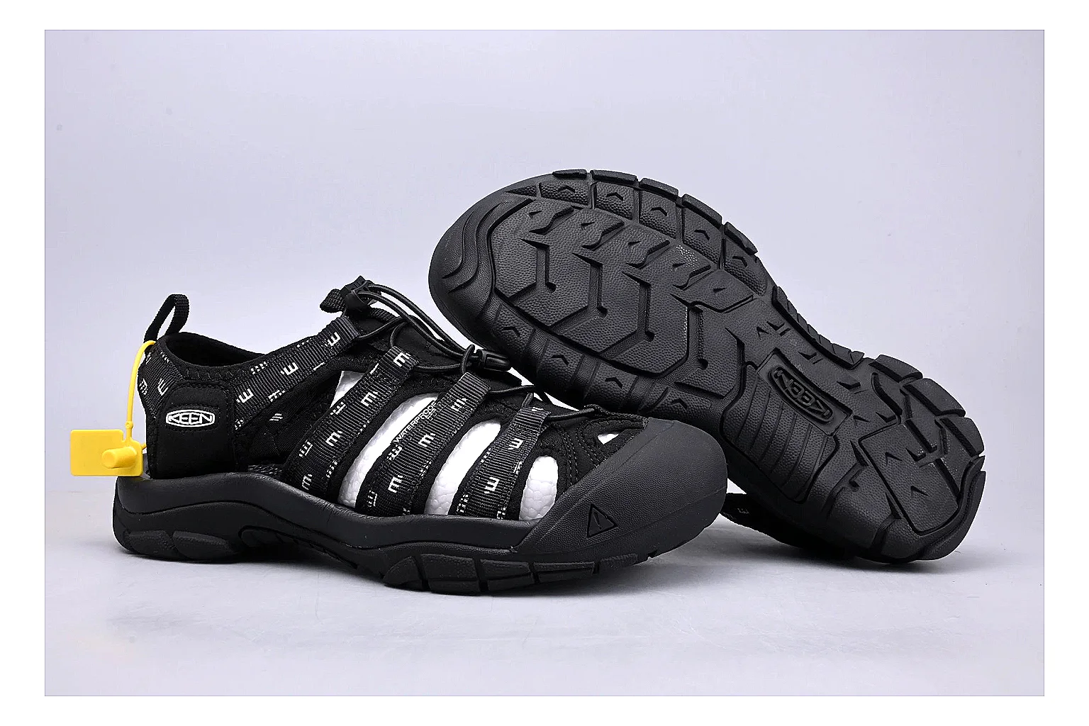 KEEN Zerraport Black Sandal comparison signal photo with black zerraport outdoor sandal with mixed upper and sandal shape thumbnail 5