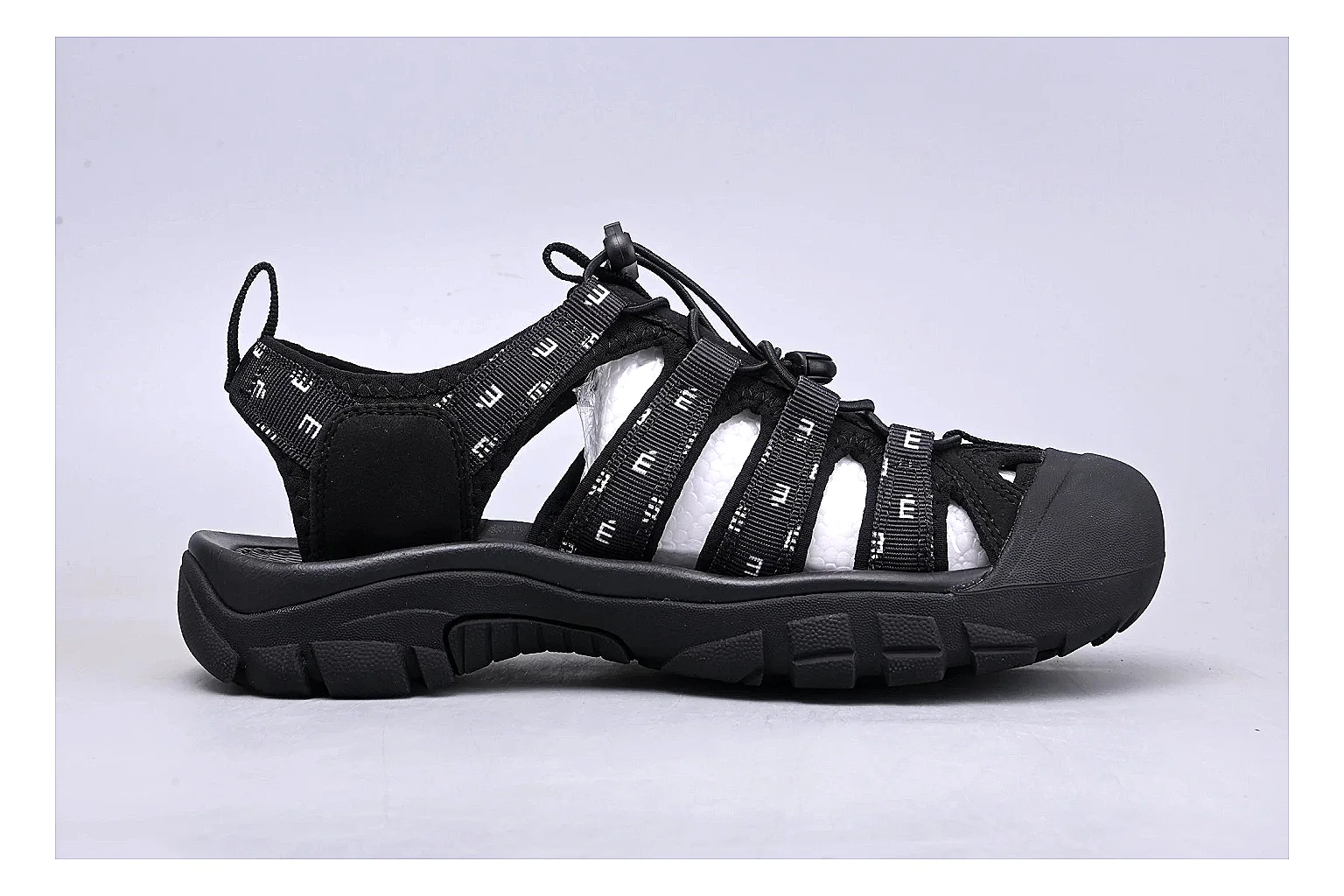 KEEN Zerraport Black Sandal comparison signal photo with black zerraport outdoor sandal with mixed upper and sandal shape thumbnail 6