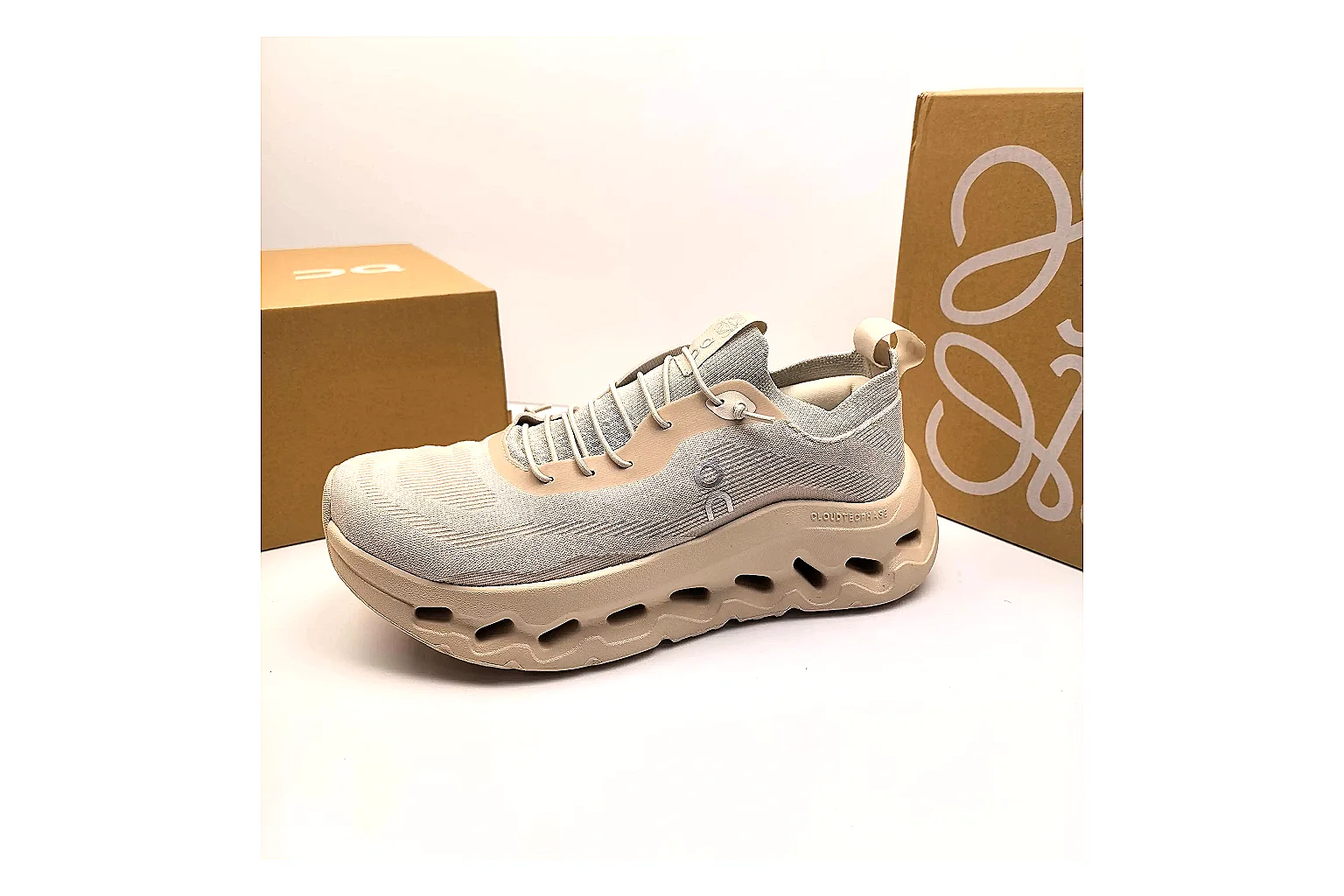 kakoscout.com Loewe Flow Runner Beige Gray comparison signal card six-photo gallery thumbnail 2