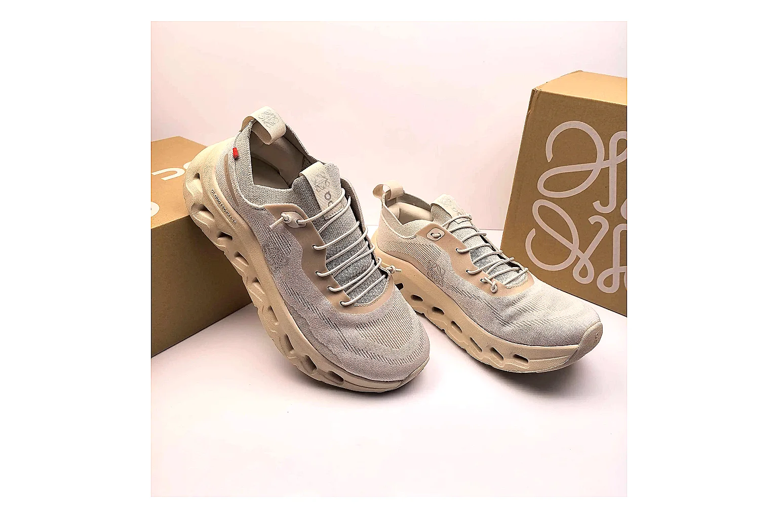 kakoscout.com Loewe Flow Runner Beige Gray comparison signal card six-photo gallery thumbnail 4