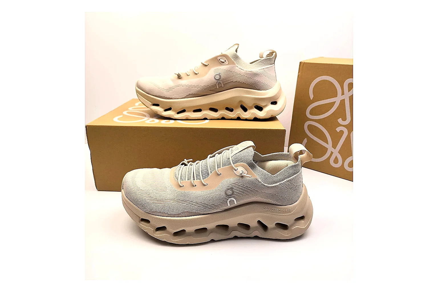 kakoscout.com Loewe Flow Runner Beige Gray comparison signal card six-photo gallery thumbnail 6