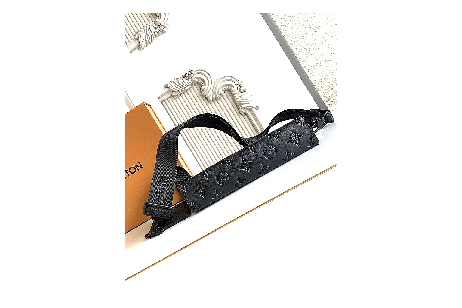 kakoscout.com Louis Vuitton Black Monogram Tote Bag 0762 Black structured-tote product image thumbnail 3