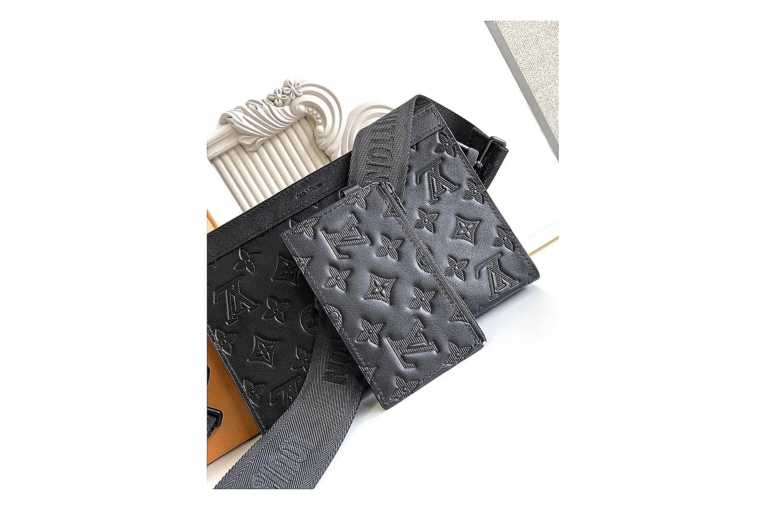 kakoscout.com Louis Vuitton Black Monogram Tote Bag 0762 Black structured-tote product image thumbnail 4