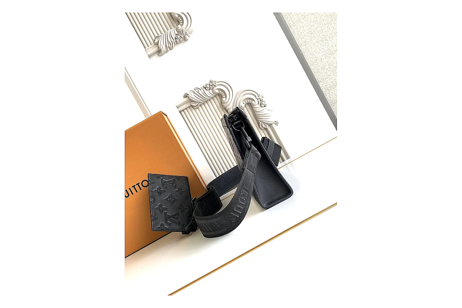kakoscout.com Louis Vuitton Black Monogram Tote Bag 0762 Black structured-tote product image thumbnail 6