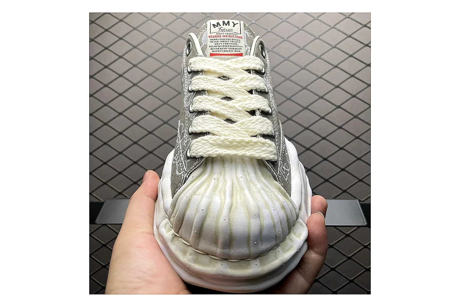 Maison Mihara Yasuhiro Blakey Grey comparison signal photo with white grey blakey distressed low-top with canvas upper and low top shape thumbnail 4