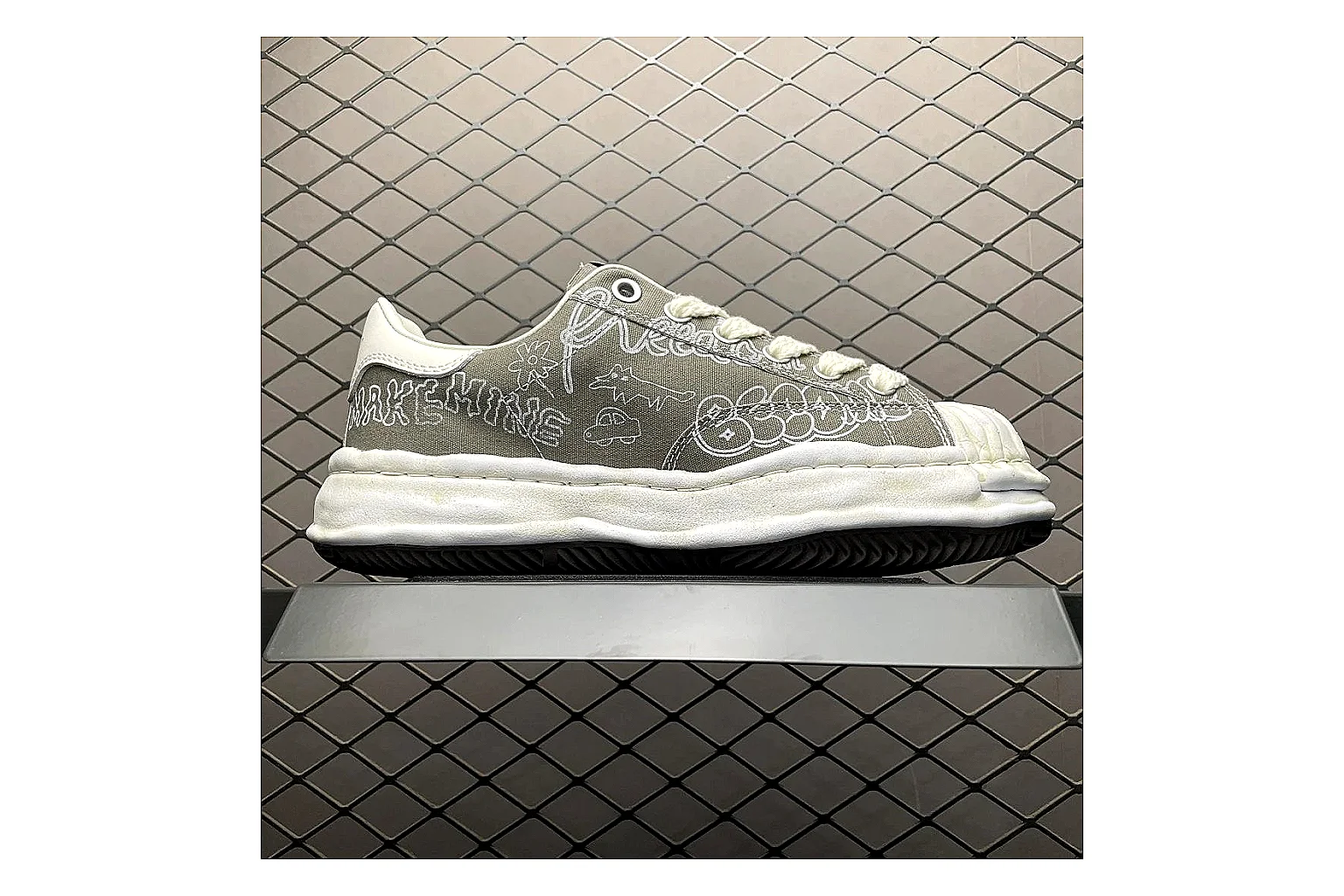 Maison Mihara Yasuhiro Blakey Grey comparison signal photo with white grey blakey distressed low-top with canvas upper and low top shape thumbnail 6