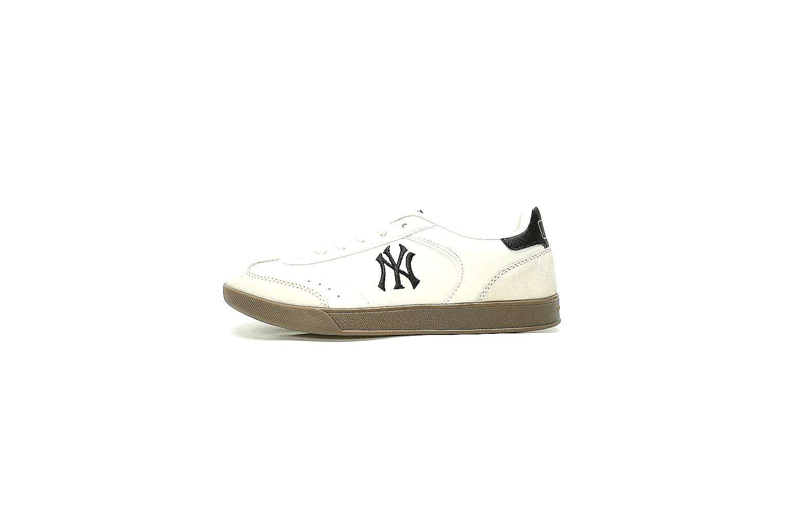 MLB Yankees 5801 white gum sneaker with side logo and QC comparison angles thumbnail 2