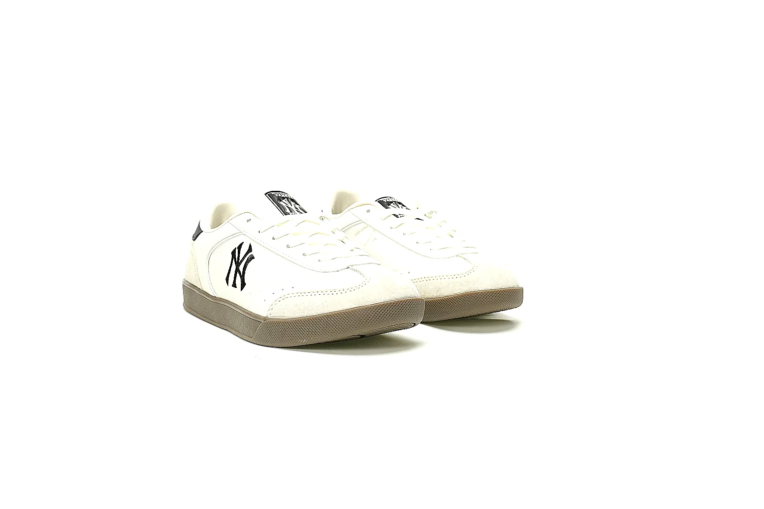 MLB Yankees 5801 white gum sneaker with side logo and QC comparison angles thumbnail 4