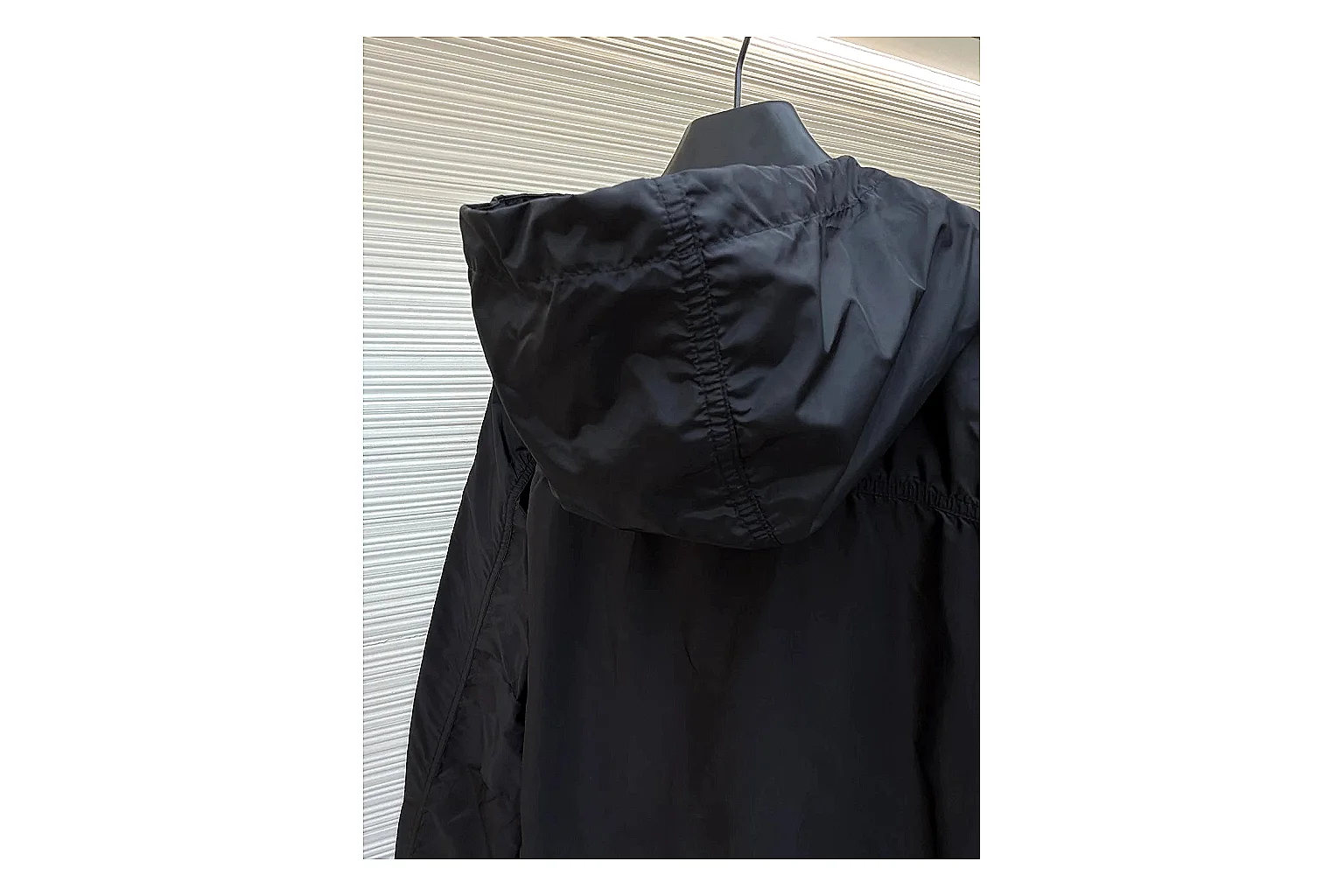 Moncler Nylon Hooded Jacket Black Jacket comparison signal photo with black nylon hooded jacket with nylon texture, hood structure, zipper line, sleeve cuffs, and light shell shape thumbnail 4