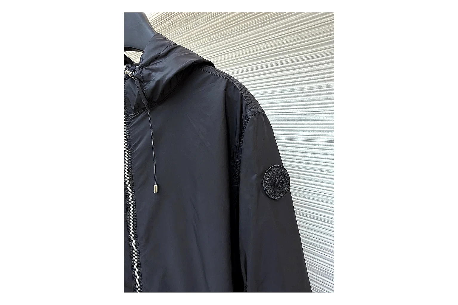 Moncler Nylon Hooded Jacket Black Jacket comparison signal photo with black nylon hooded jacket with nylon texture, hood structure, zipper line, sleeve cuffs, and light shell shape thumbnail 5